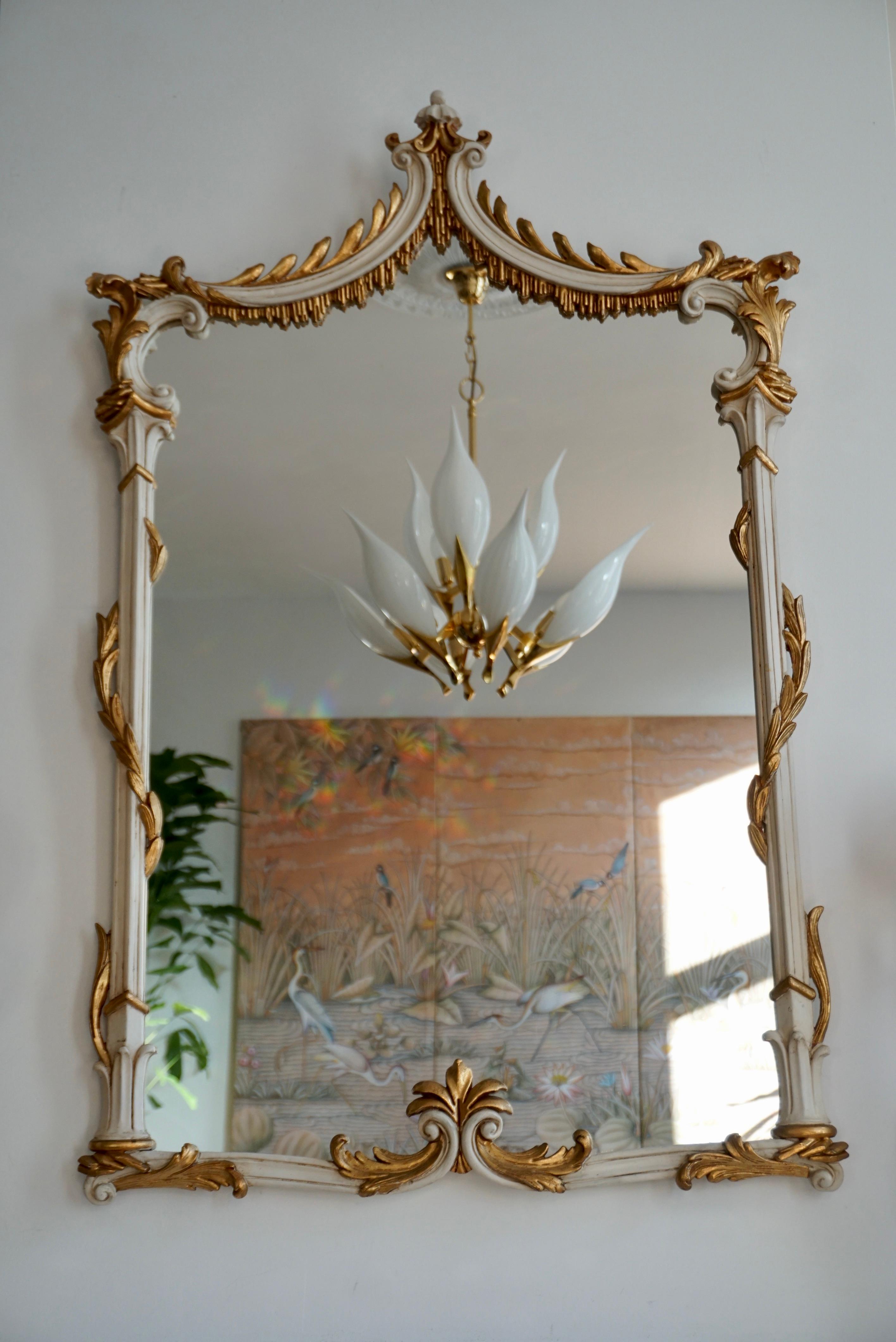 Schöner italienischer vergoldeter Spiegel im Rokokostil.

Höhe 47
