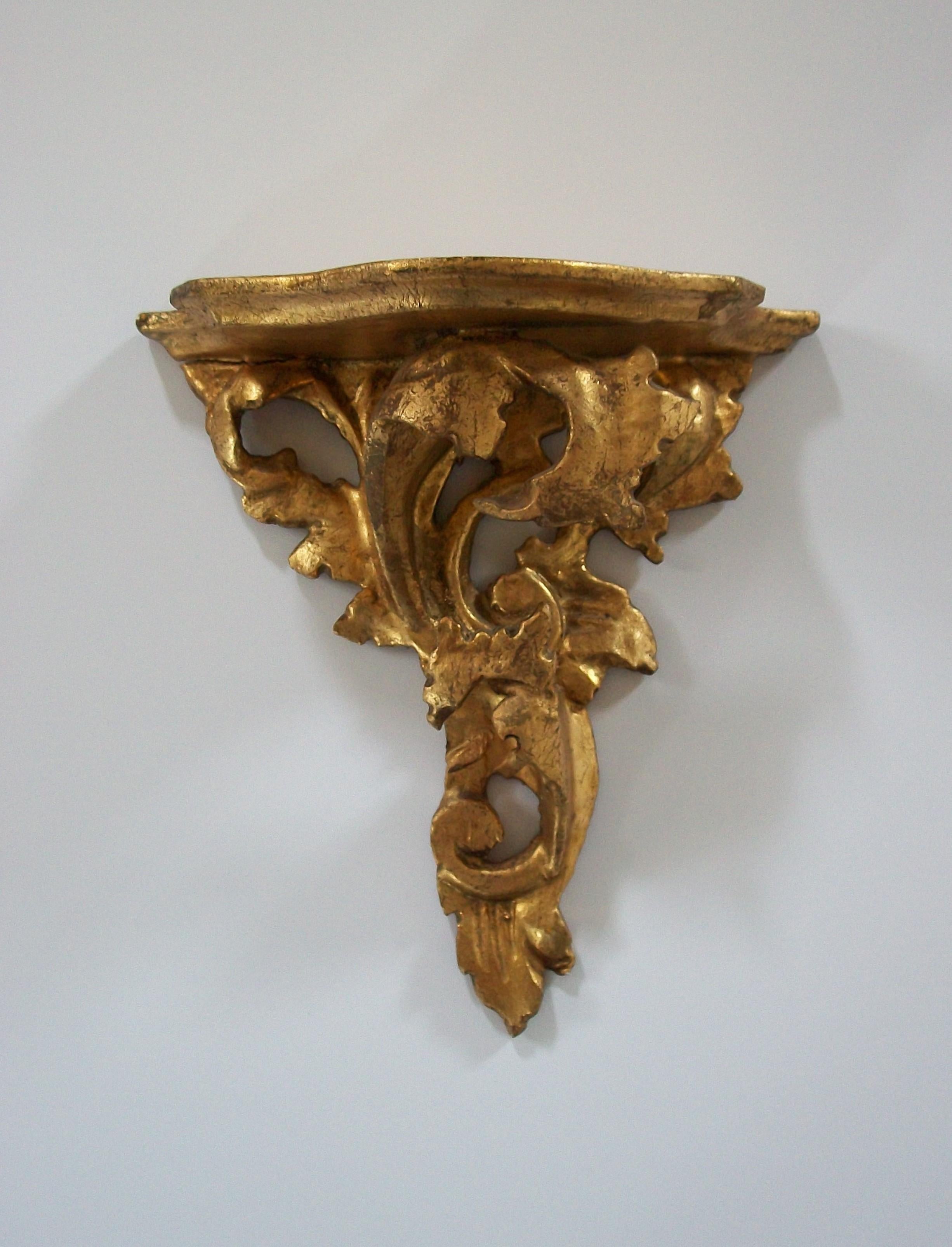 Wandhalterung oder Regal aus vergoldetem Holz im Rokoko-Stil - handgeschnitztes Weichholz - mit Akanthusblättern und 