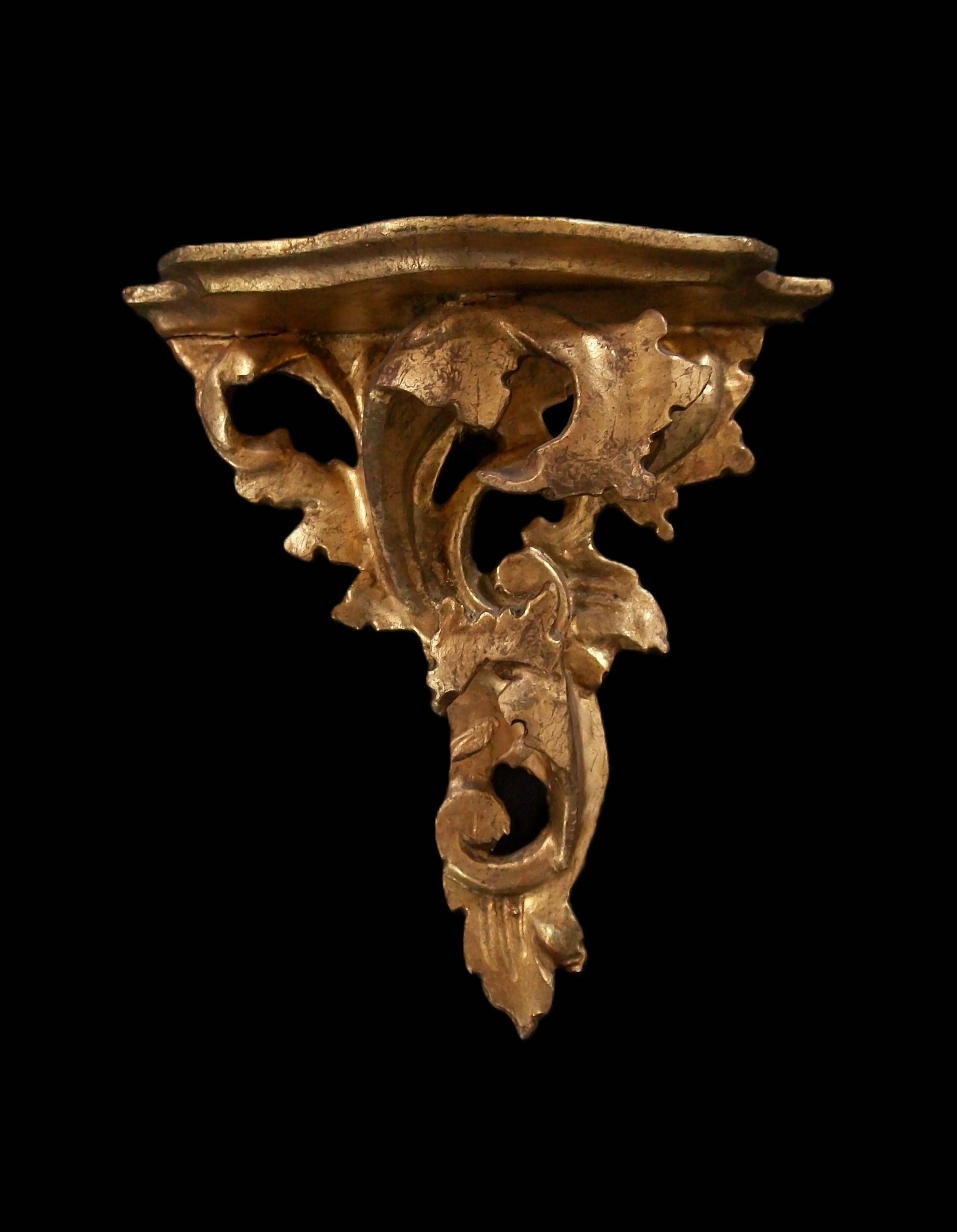 Rokoko-Stil Giltwood Wandhalterung oder Regal - Hand geschnitzt - Italien - Circa 1950's im Angebot 2