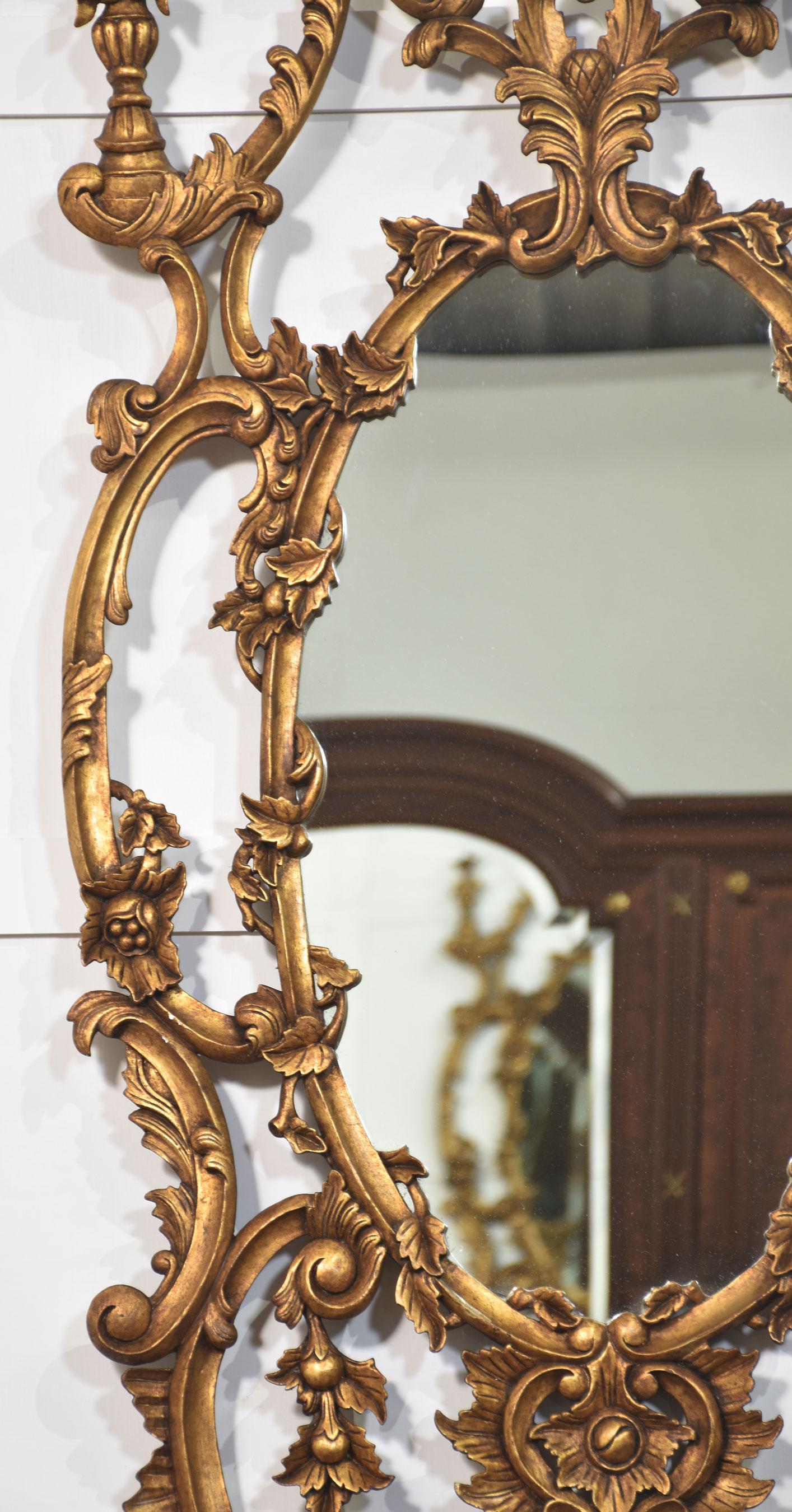 Espejo de pared de madera dorada de estilo rococó siglo XX en venta