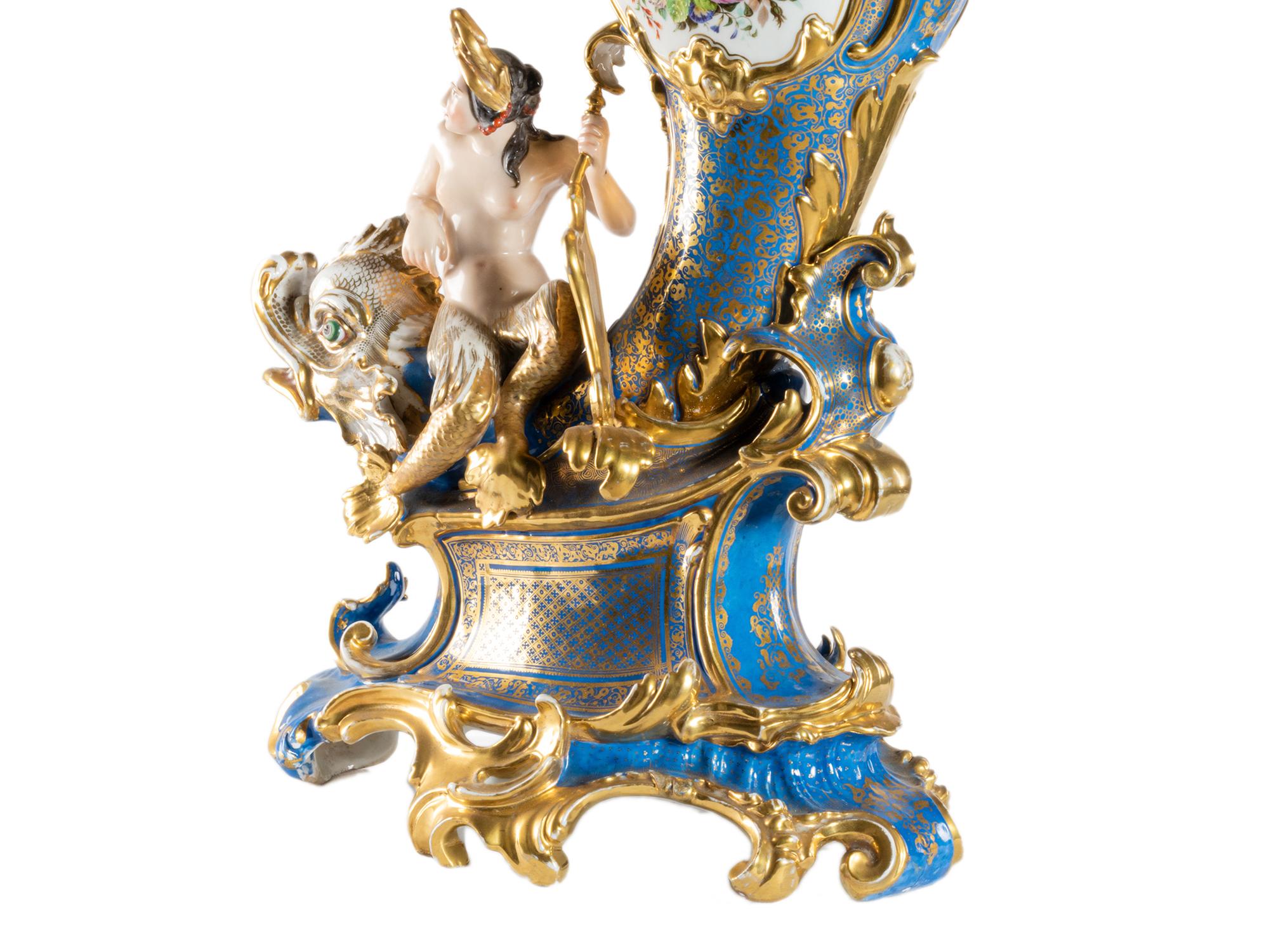Rococo Style Golden Porcelain Vase, 20th Century In condizioni buone in vendita a Lisbon, PT