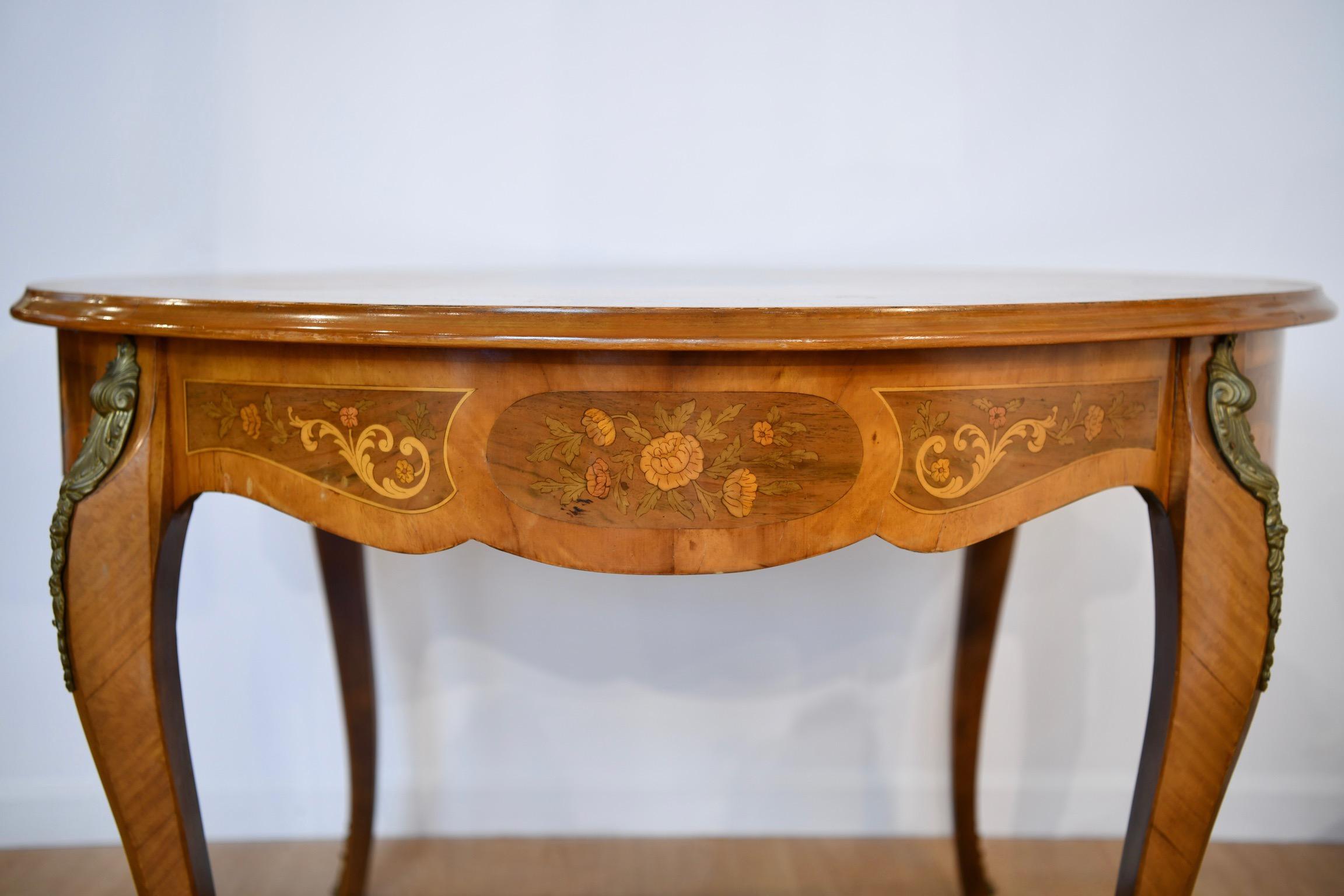 Rococo-Style Inlaid Dining Table In Good Condition In Brooklyn, NY