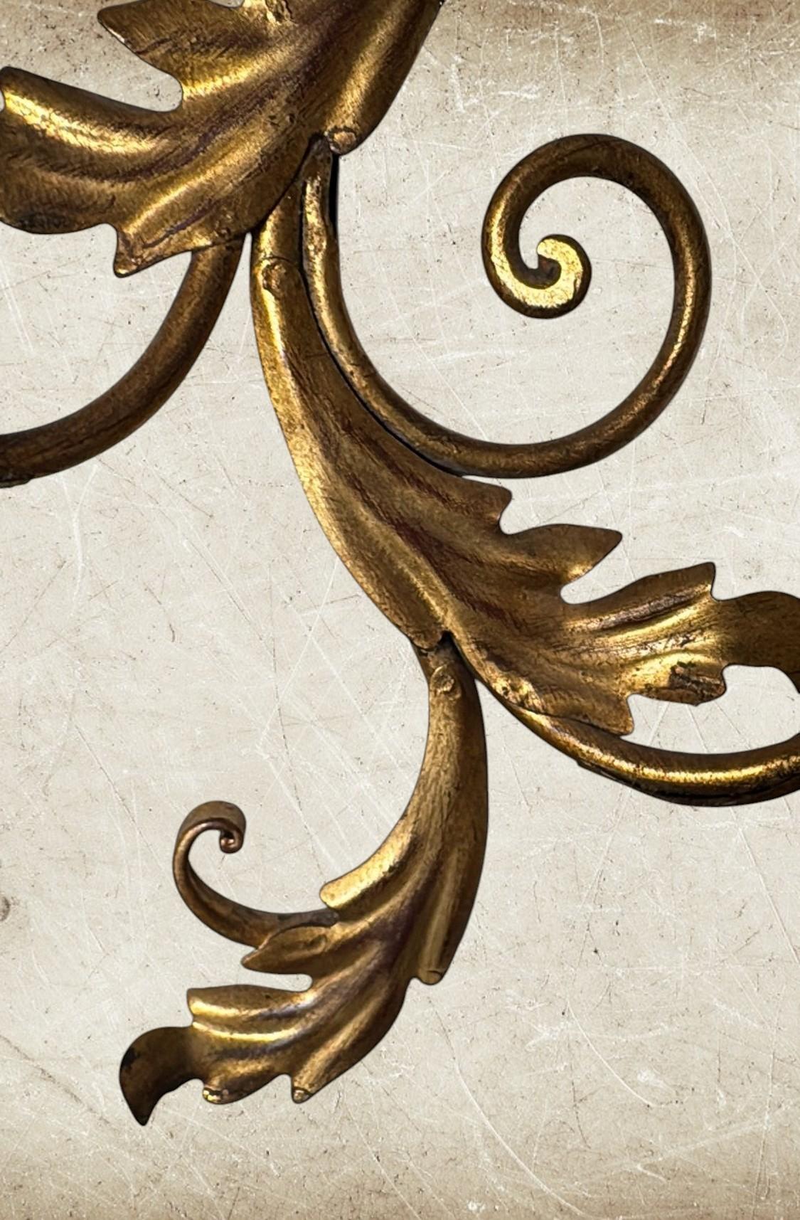 Applique da parete italiana in stile rococò con lastra e fusione in ottone dorato in vendita 3