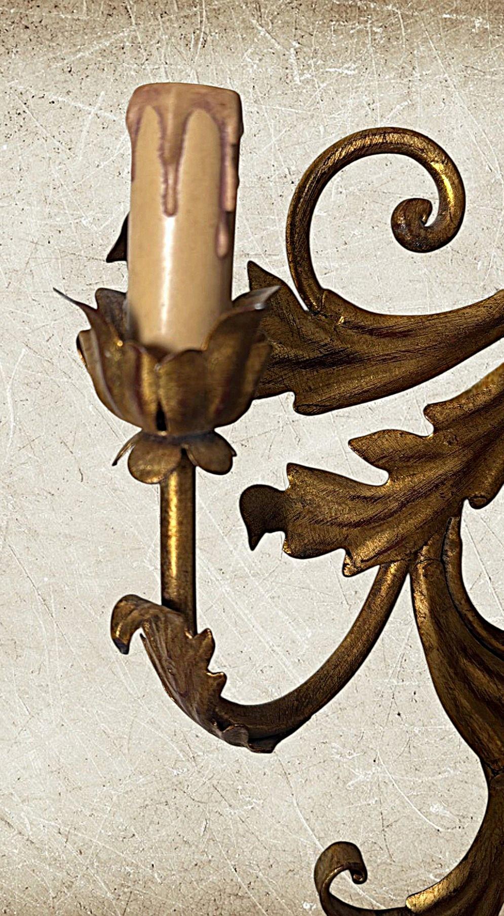 Applique da parete italiana in stile rococò con lastra e fusione in ottone dorato in vendita 1