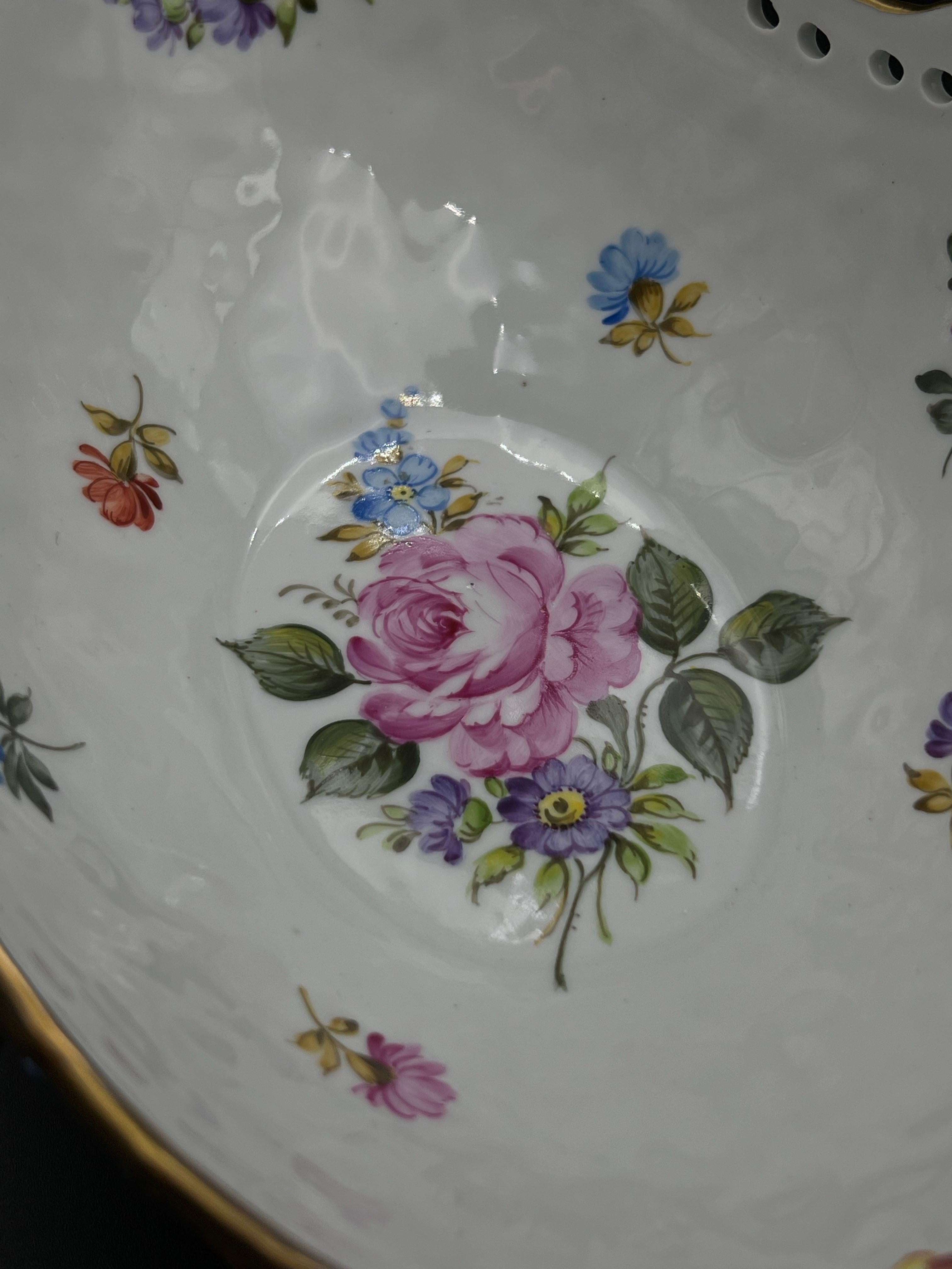 Jardinière de style rococo avec motif floral peint à la main de PMP Allemagne Excellent état - En vente à Skien, NO