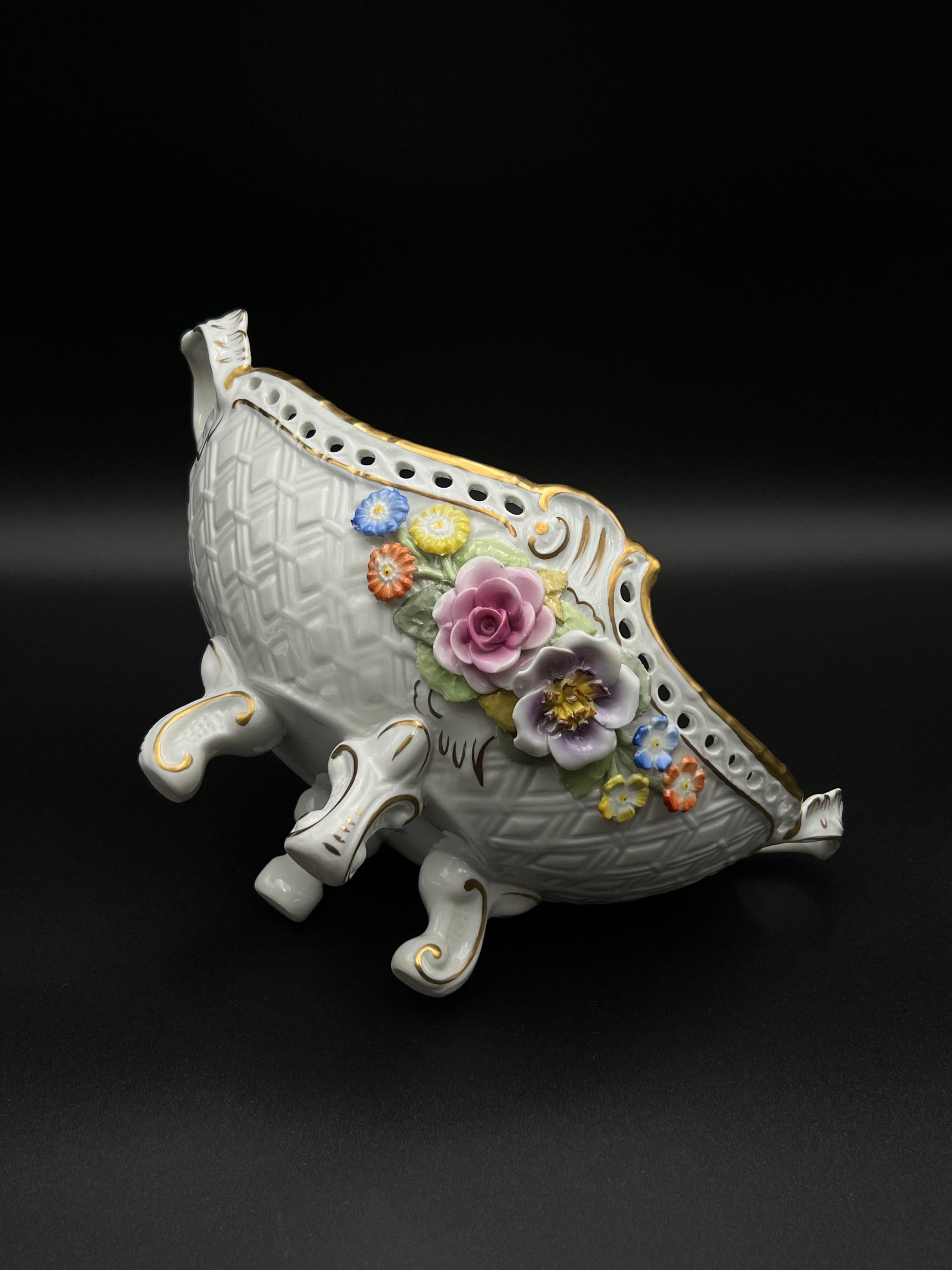 20ième siècle Jardinière de style rococo avec motif floral peint à la main de PMP Allemagne en vente
