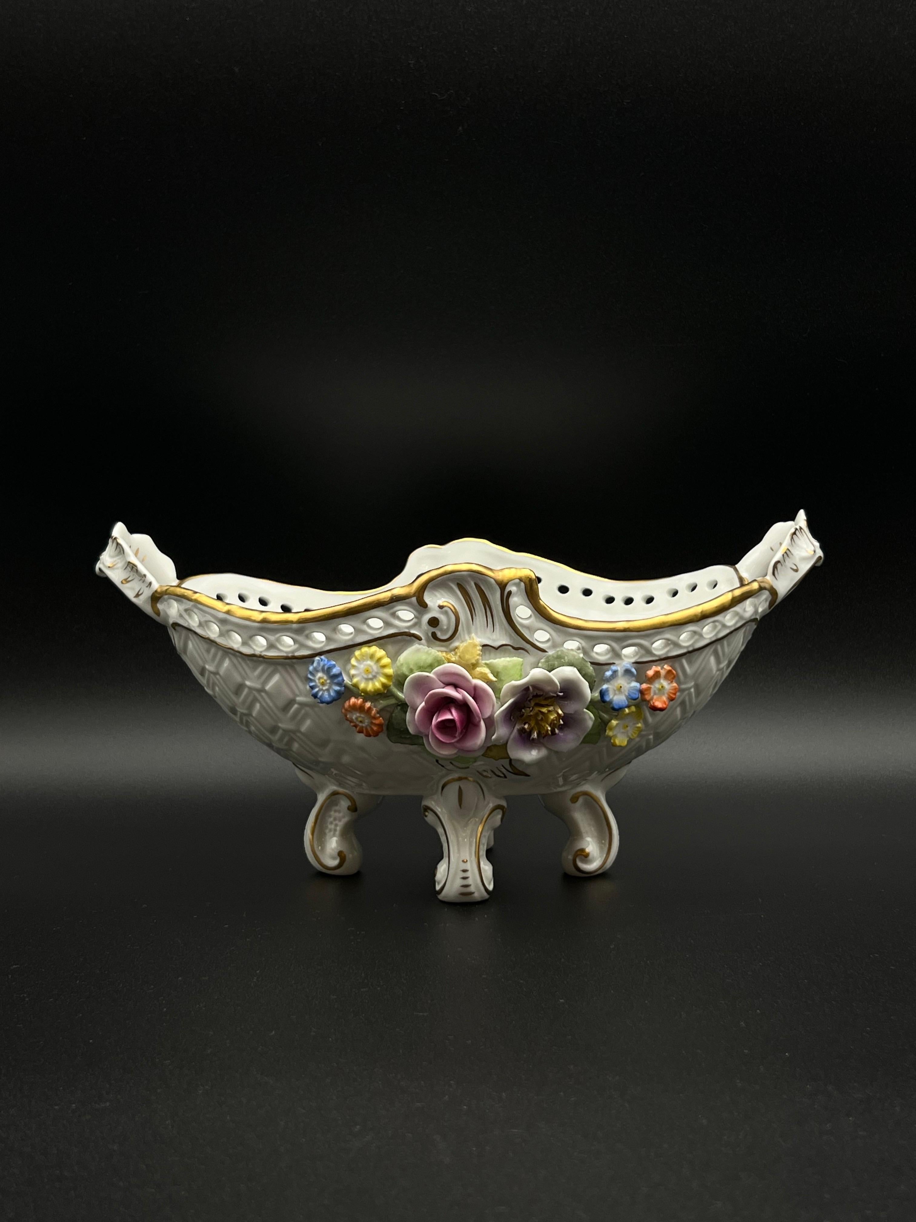 Porcelaine Jardinière de style rococo avec motif floral peint à la main de PMP Allemagne en vente