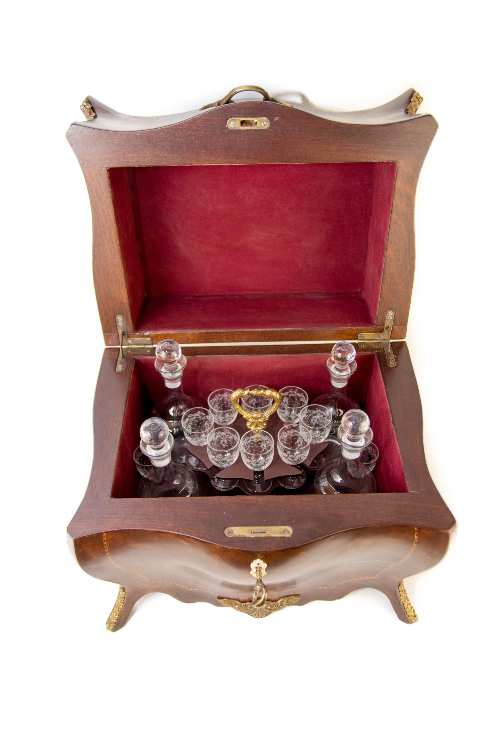 Rococo Style Liquor Bar Tantalus Liquor Cabinet with Bronze Mounts In Good Condition In Barntrup, DE