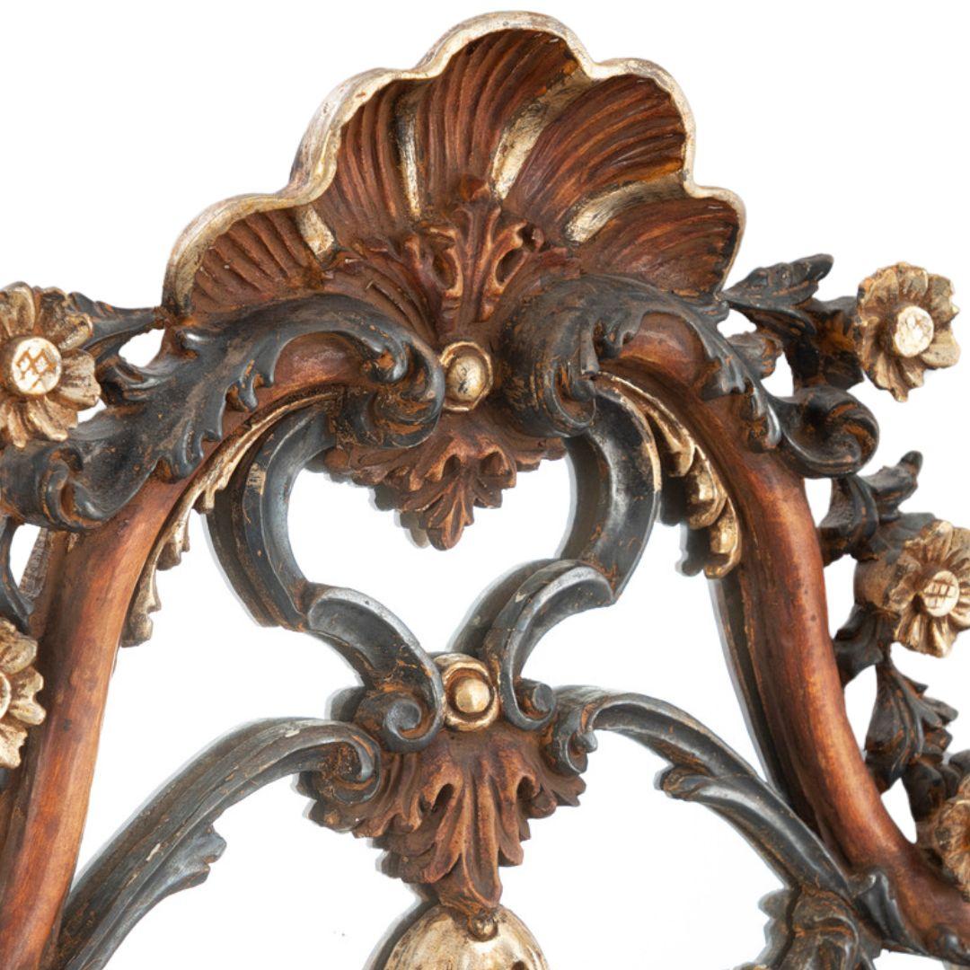 Spiegel im Rokoko-Stil mit buntem Carved Decor, Italien, 20. Jahrhundert (Italienisch) im Angebot