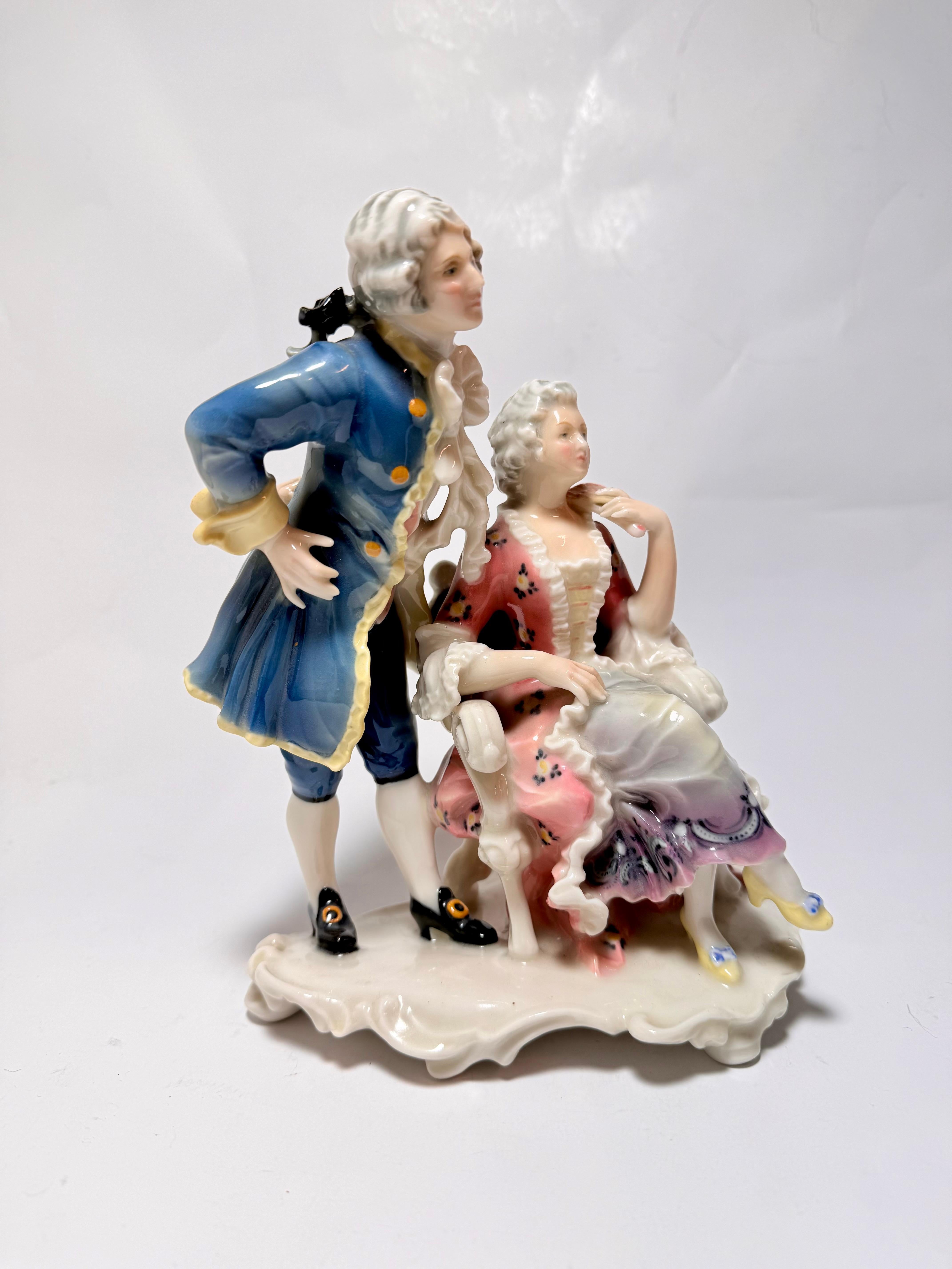 Rococò Coppia di porcellane in stile rococò Karl Ens Volkstedt, inizio XX secolo in vendita