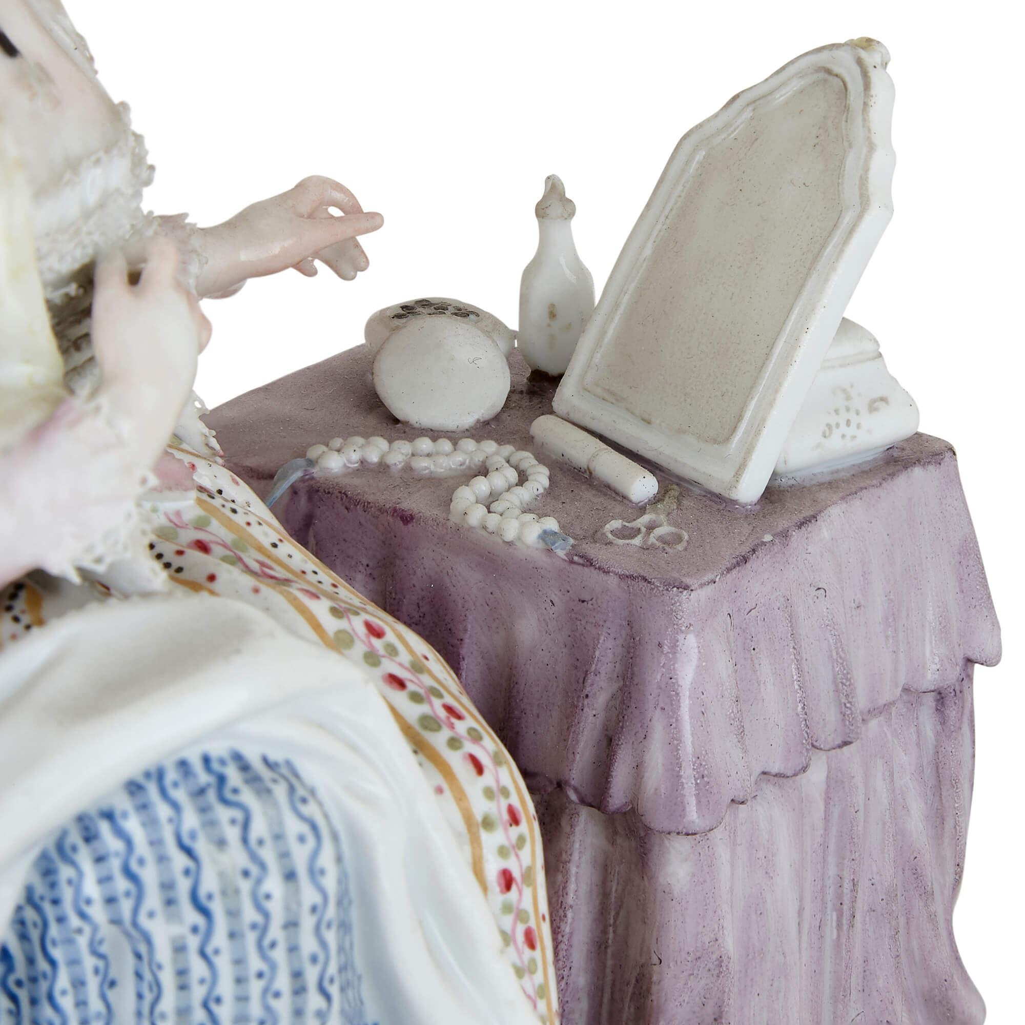 Porzellanfigur einer Frau im Rokoko-Stil von Meissen im Zustand „Gut“ in London, GB