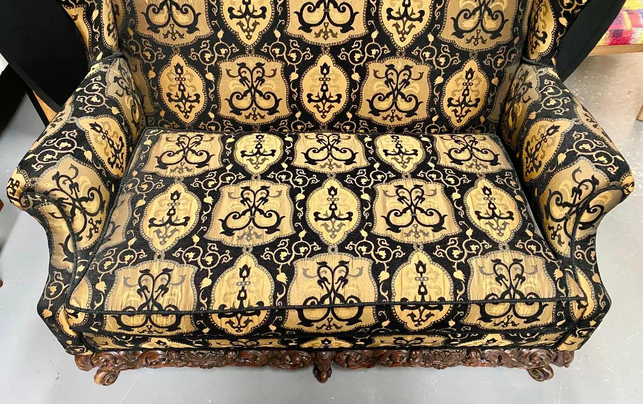 Tissu Canapé ou sofa italien de style Revive rococo, tapisserie noire et beige, une paire en vente