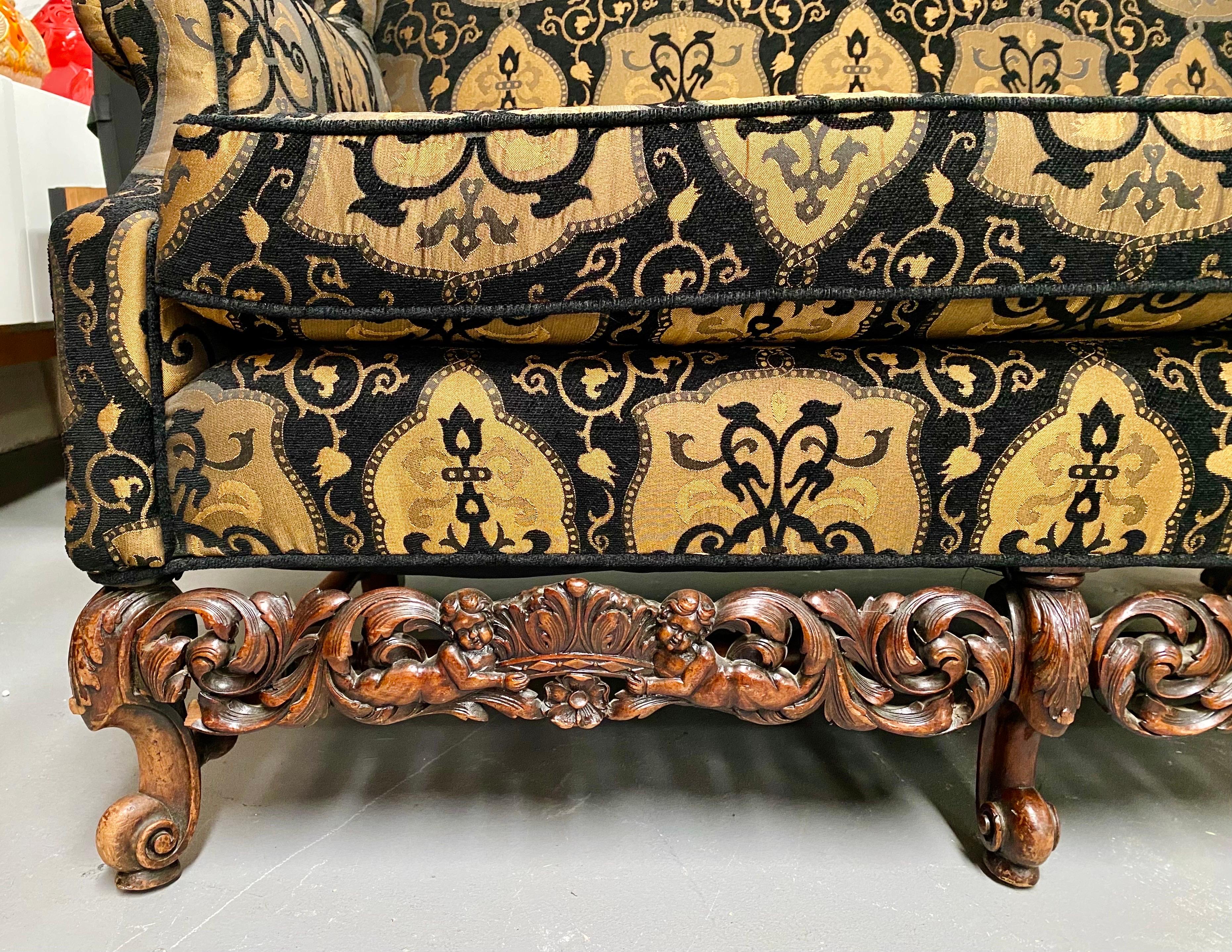 Tissu Canapé ou sofa italien de style Revive rococo avec motif héraldique en noir et beige en vente