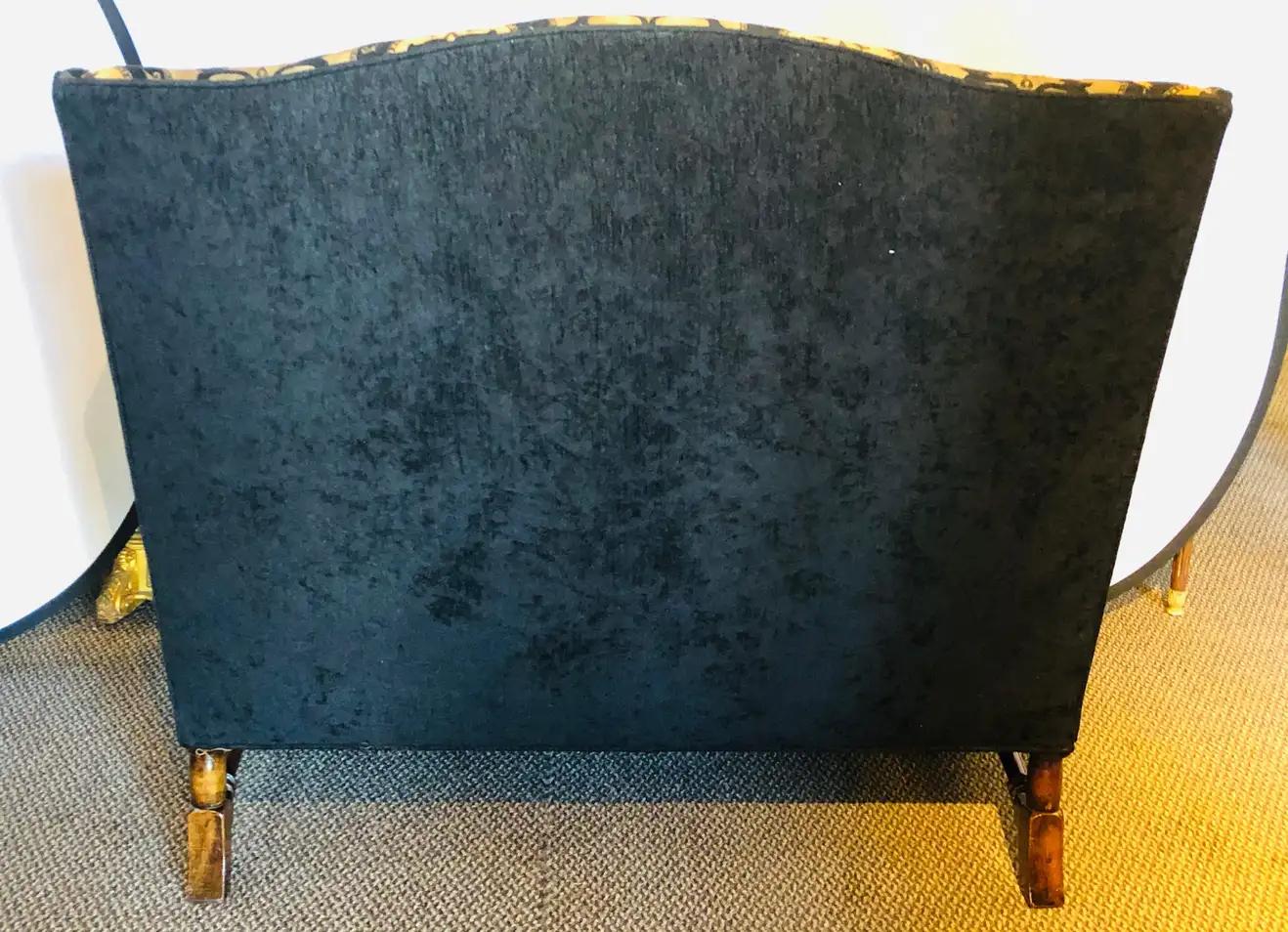 Italian Rococo Revival Style Settee or Sofa with Heraldic Motif in Black & Beige For Sale 5