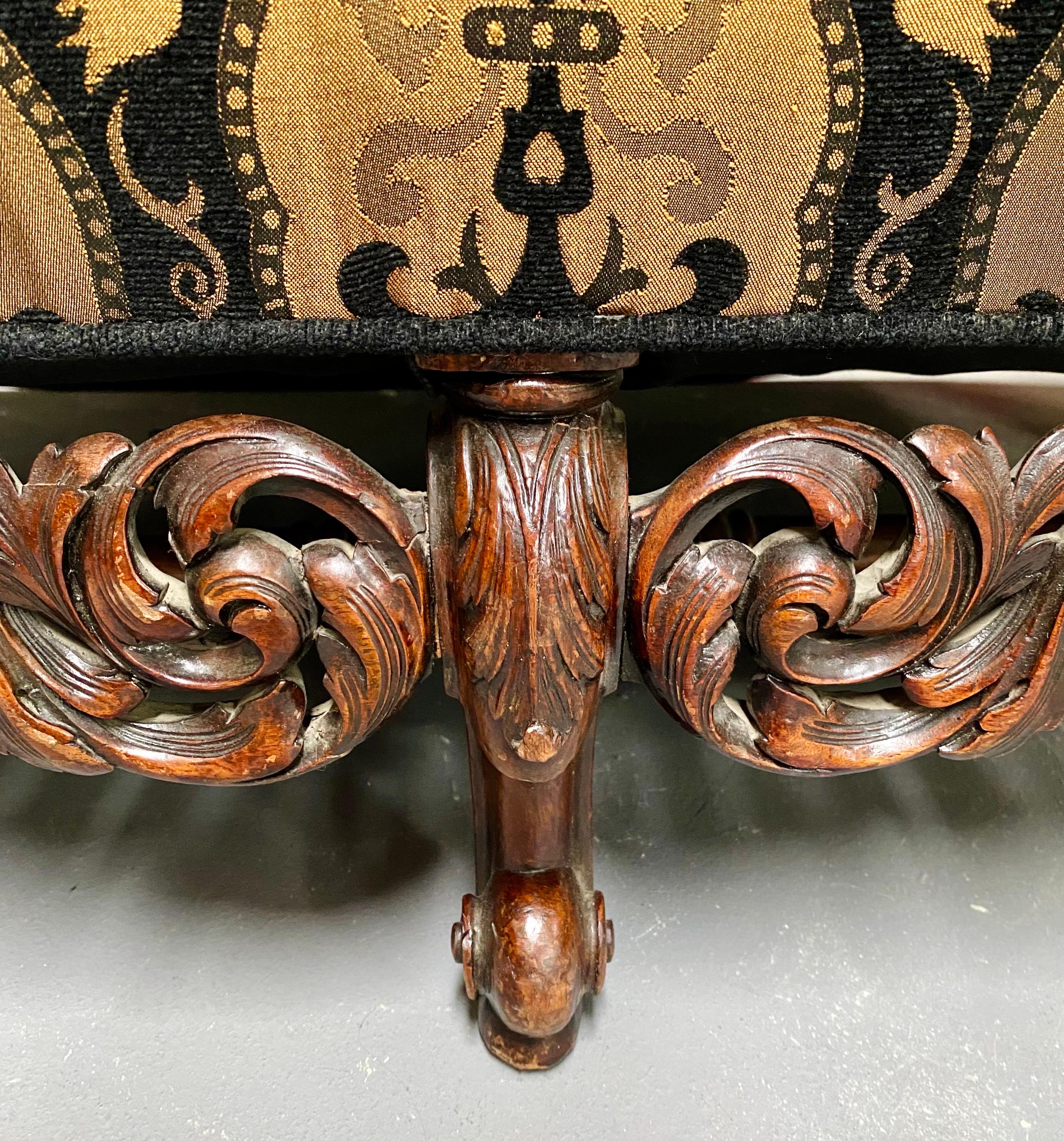 Italian Rococo Revival Style Settee or Sofa with Heraldic Motif in Black & Beige For Sale 3
