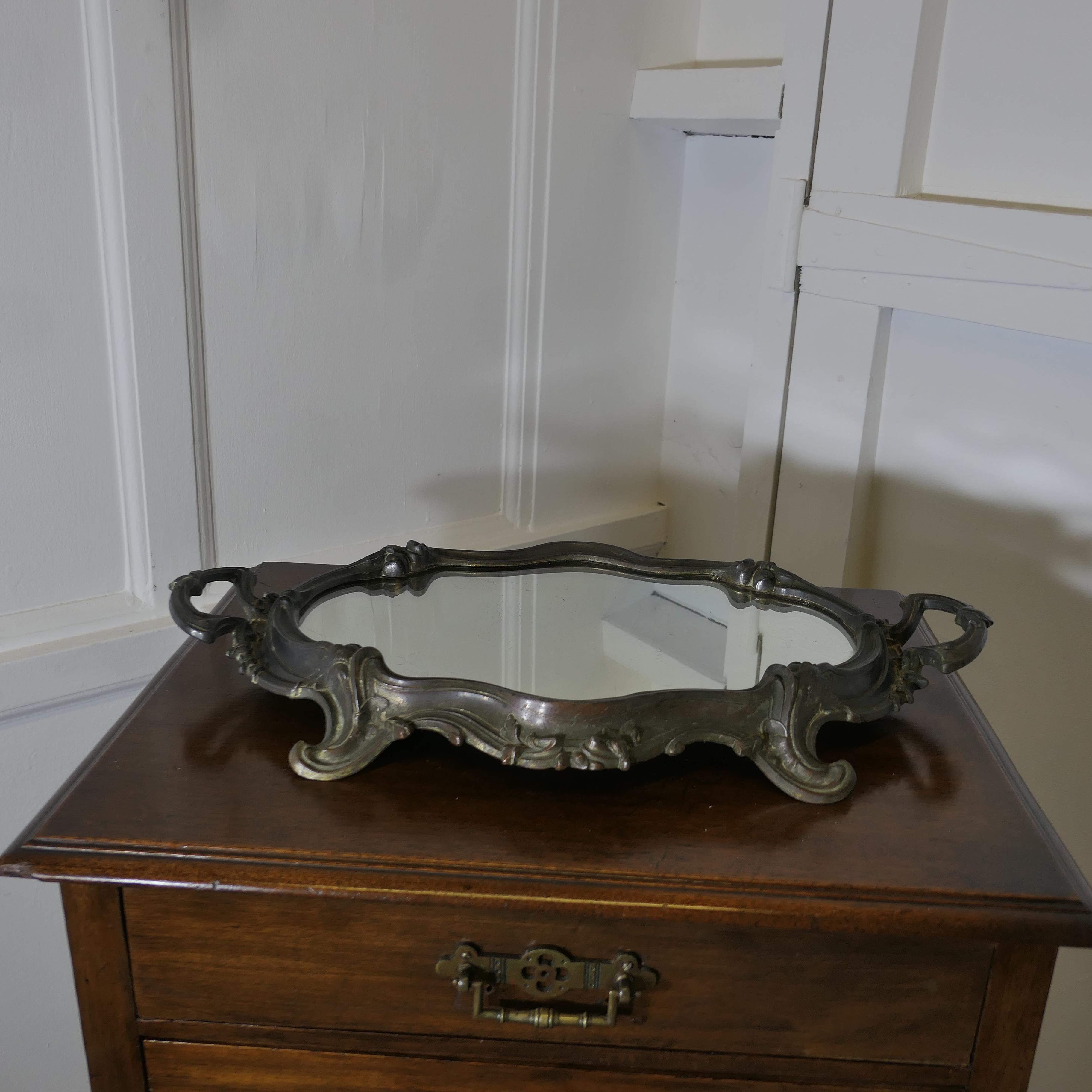 Napoléon III Plateau à miroir, plateau à vin, buffet de style Rococo en métal argenté en vente