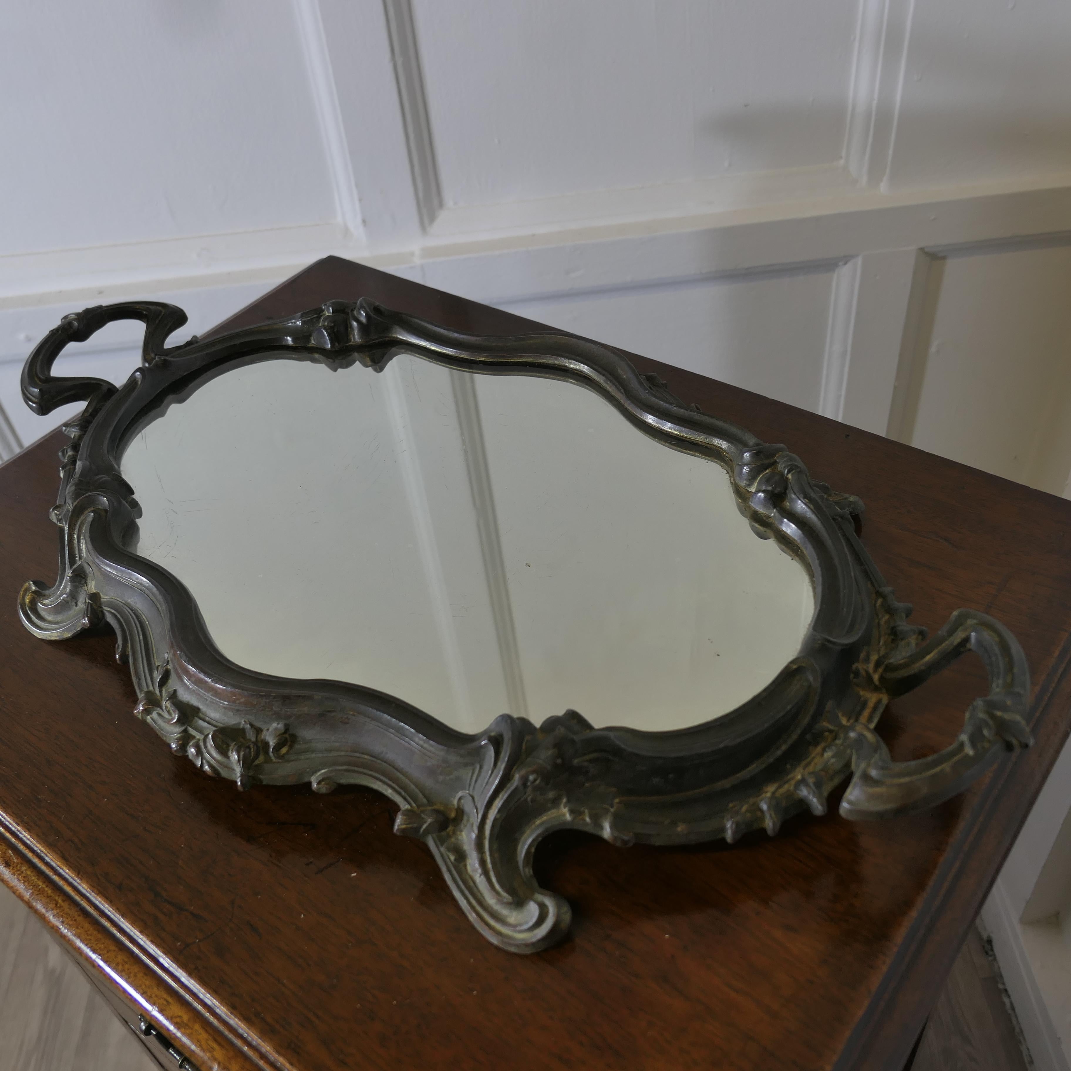 XIXe siècle Plateau à miroir, plateau à vin, buffet de style Rococo en métal argenté en vente