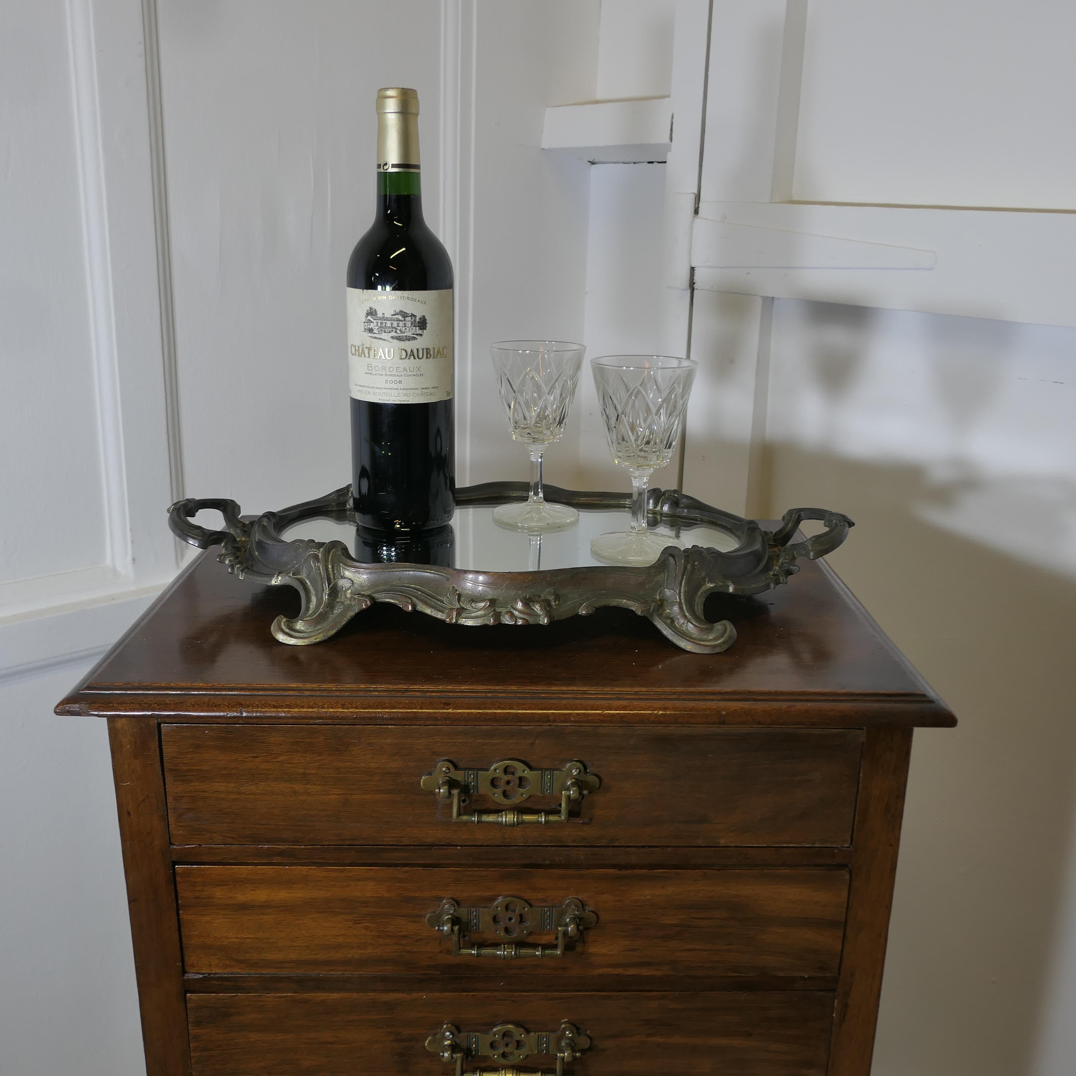 Plateau à miroir, plateau à vin, buffet de style Rococo en métal argenté en vente 1