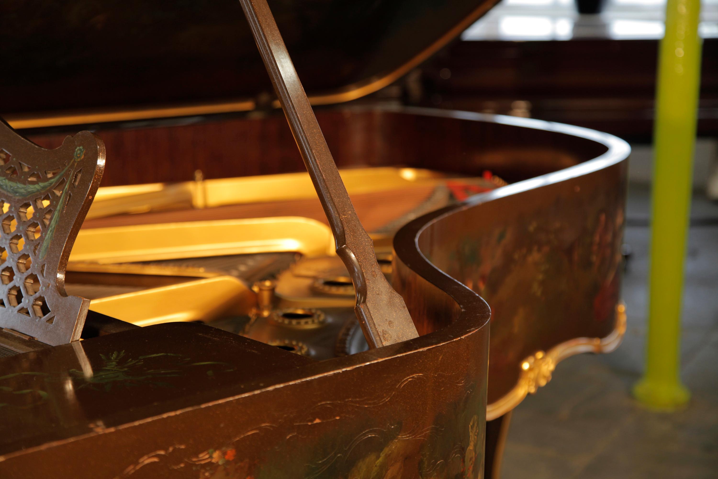 Grand piano Steinway Modèle B, scènes peintes à la main Fete Galante État moyen - En vente à Leeds, GB