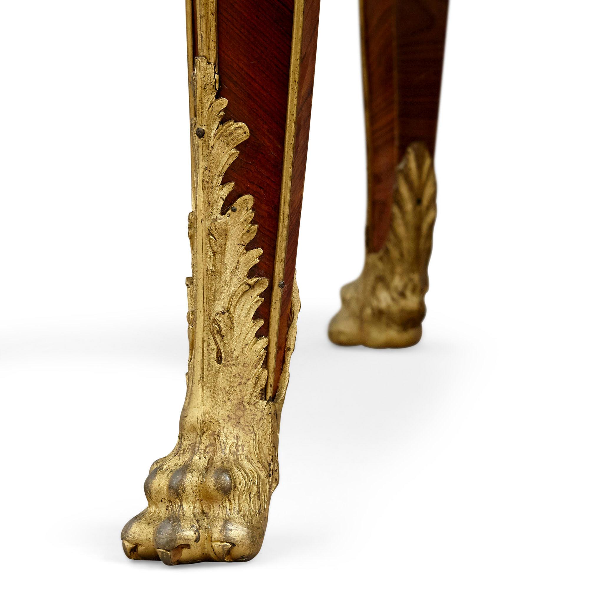 Bureau de style rococo monté sur bronze doré Bon état - En vente à London, GB