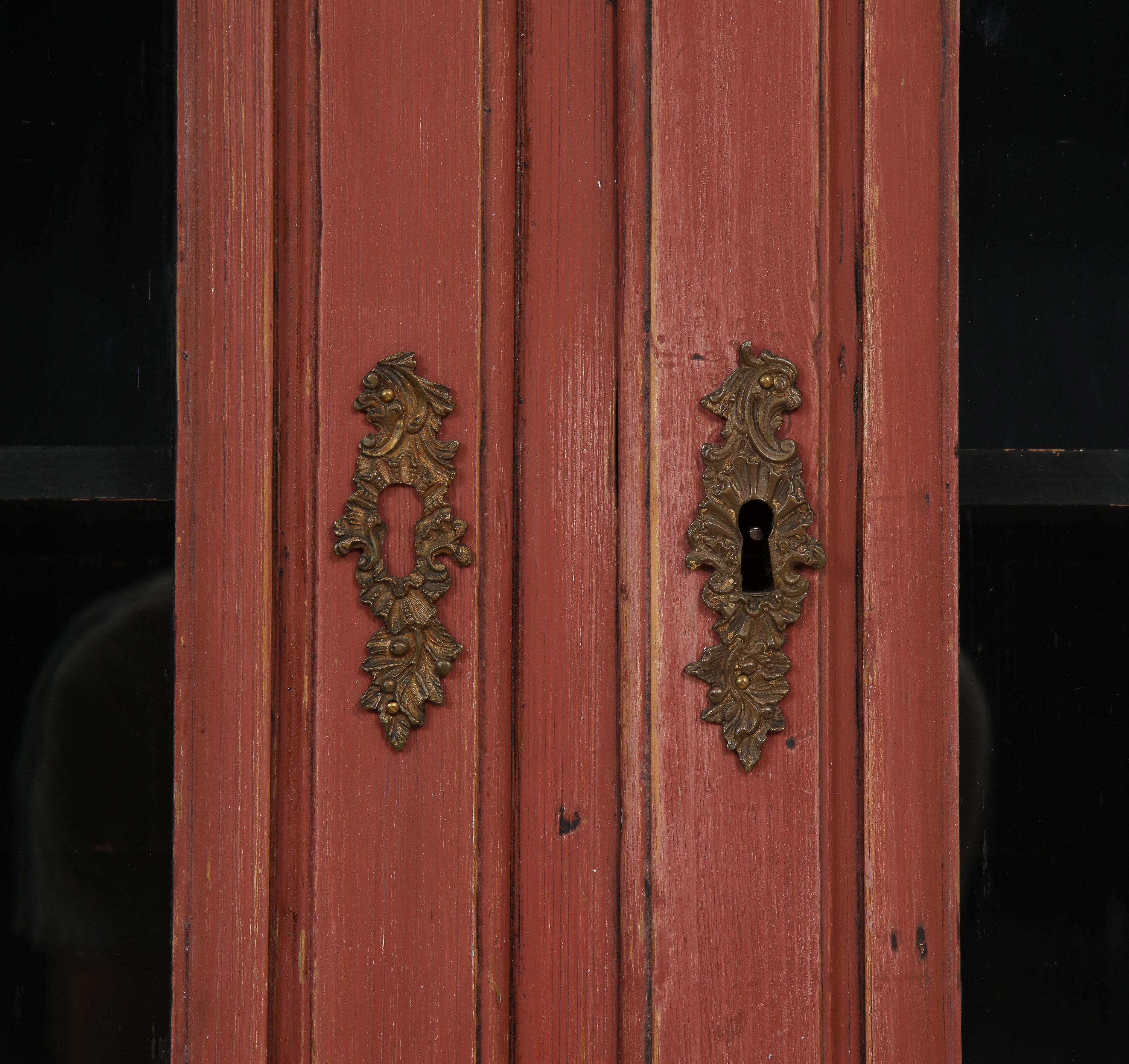 Rococo Swedish 18th Century Cabinet with Glass Doors, Sweden, Circa 1760-1775 In Excellent Condition For Sale In New York, NY