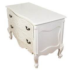 Commode vintage de style rococo à deux tiroirs, peinte