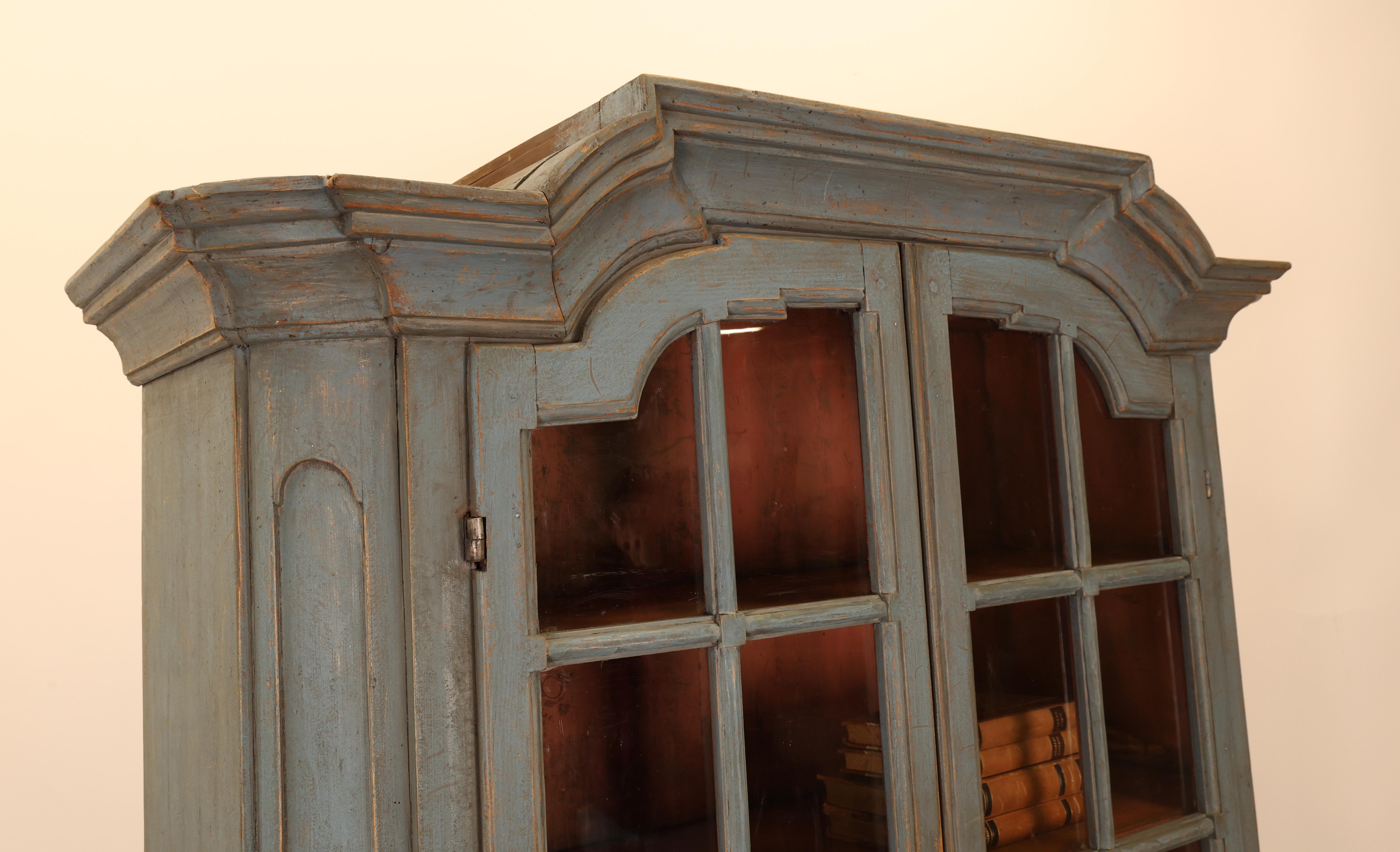 Gilt Rococo Vitrine Cabinet, 18th Century For Sale