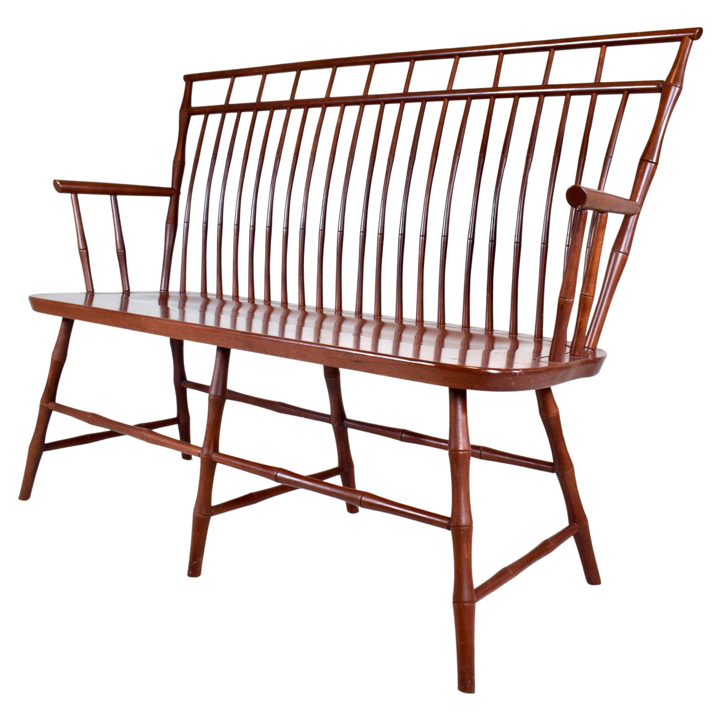 Canapé Windsor à dossier à barreaux et à cage d
oiseau en vente