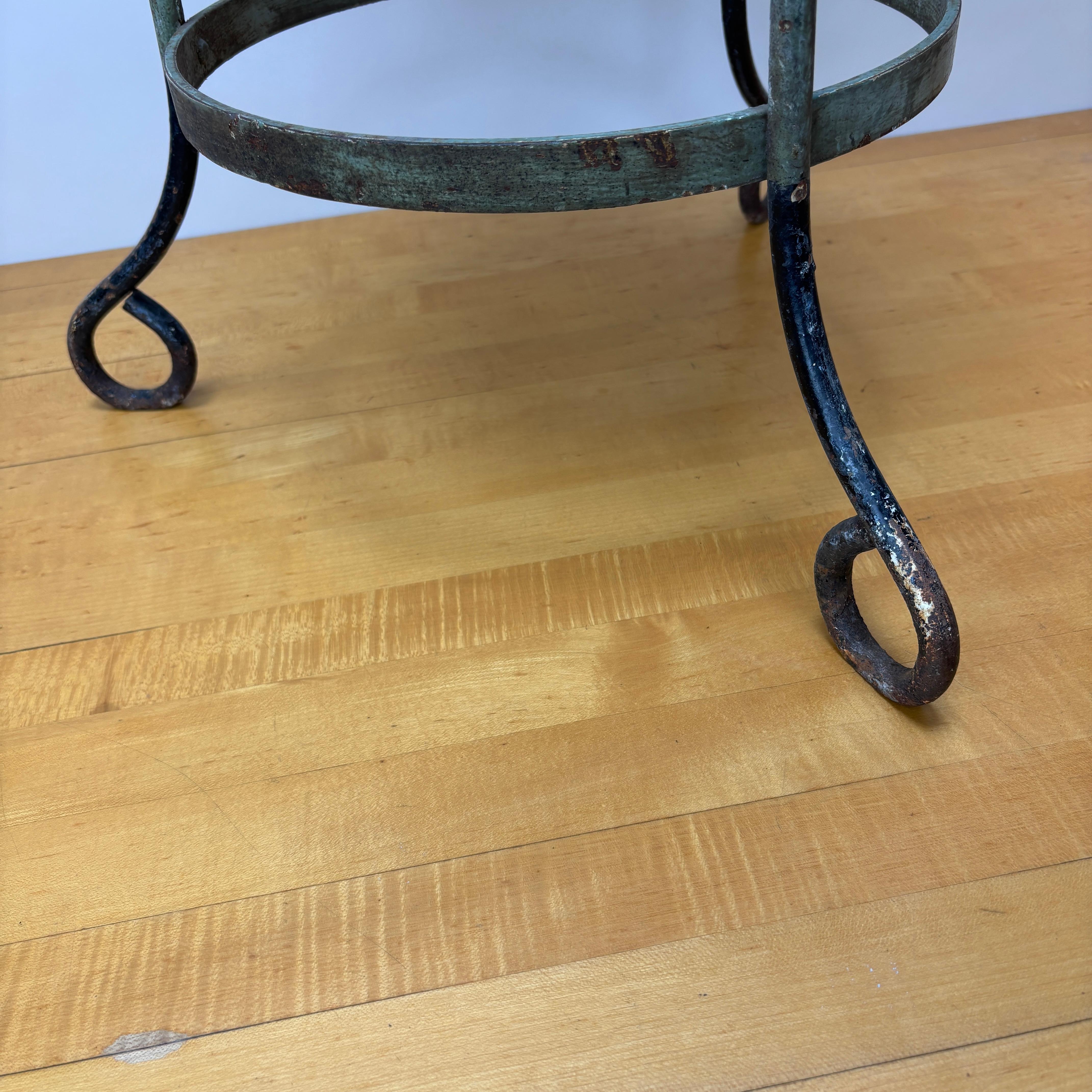 Art déco Tabouret réglable à tige de fer des années 1920 en vente