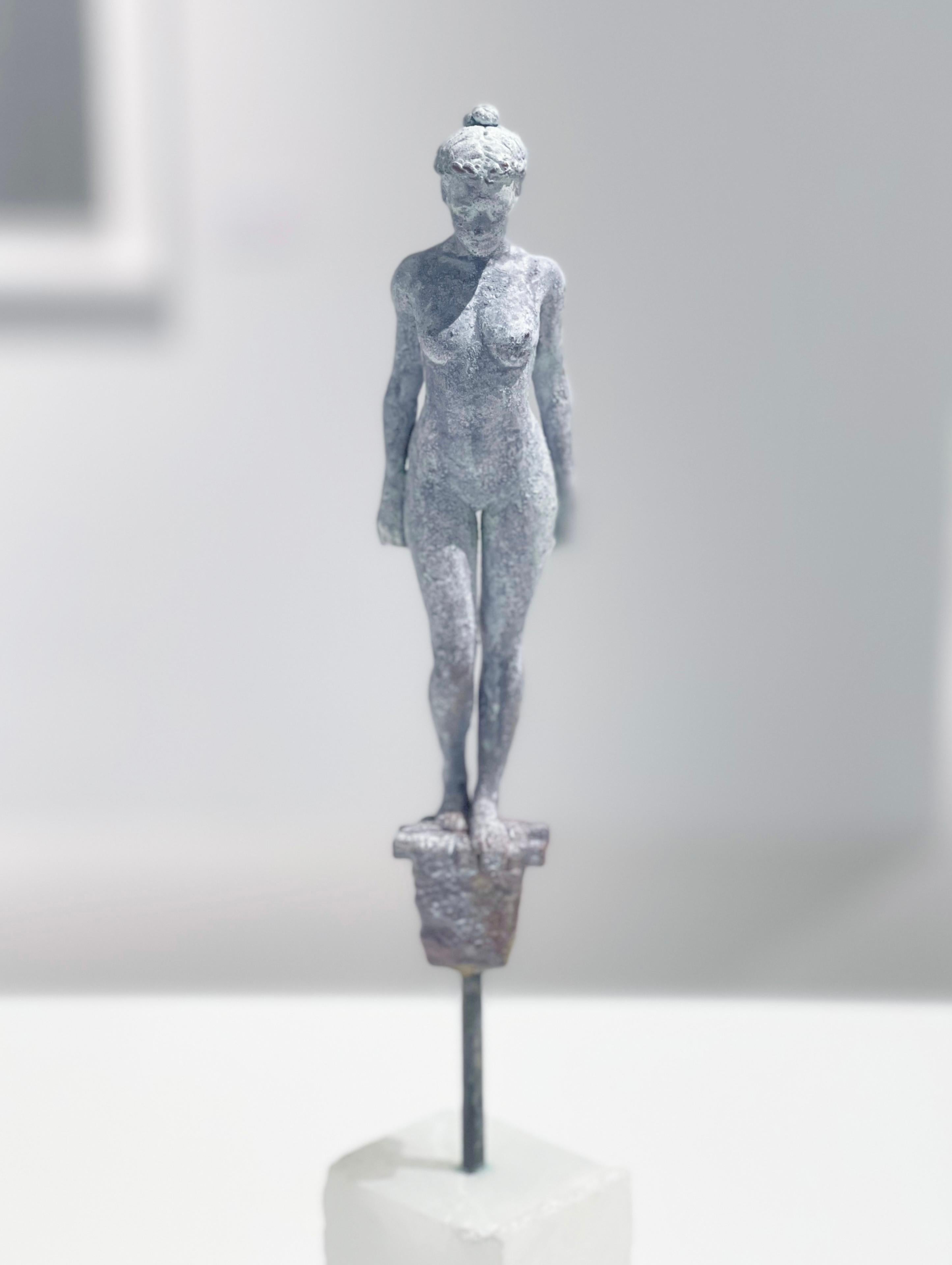 Lilliputien #47 par Rod Moorhead. Sculpture figurative. 3