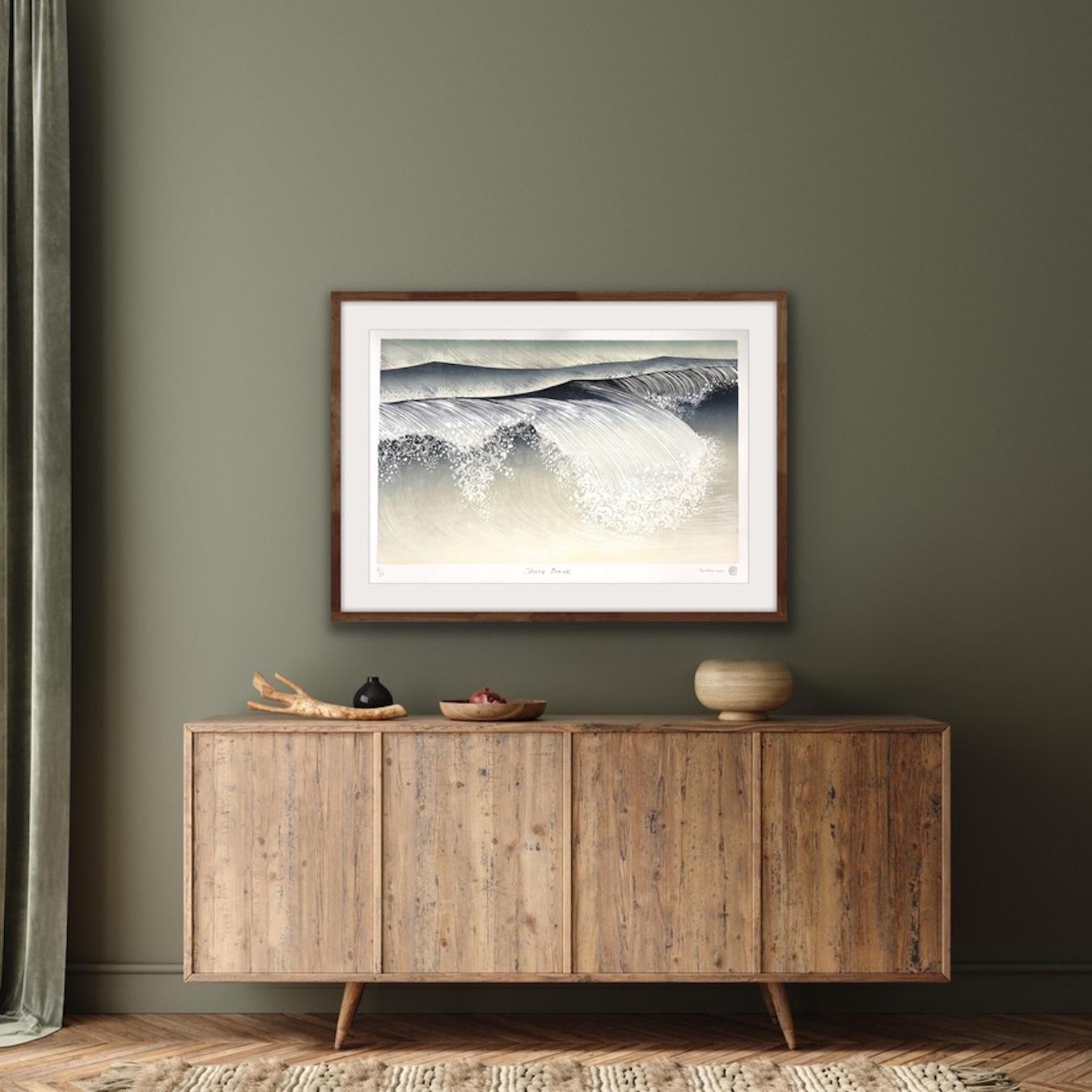 Shorebreak, gravure sur bois de style japonais, impression contemporaine de paysage marin faite à la main, - Print de Rod Nelson 