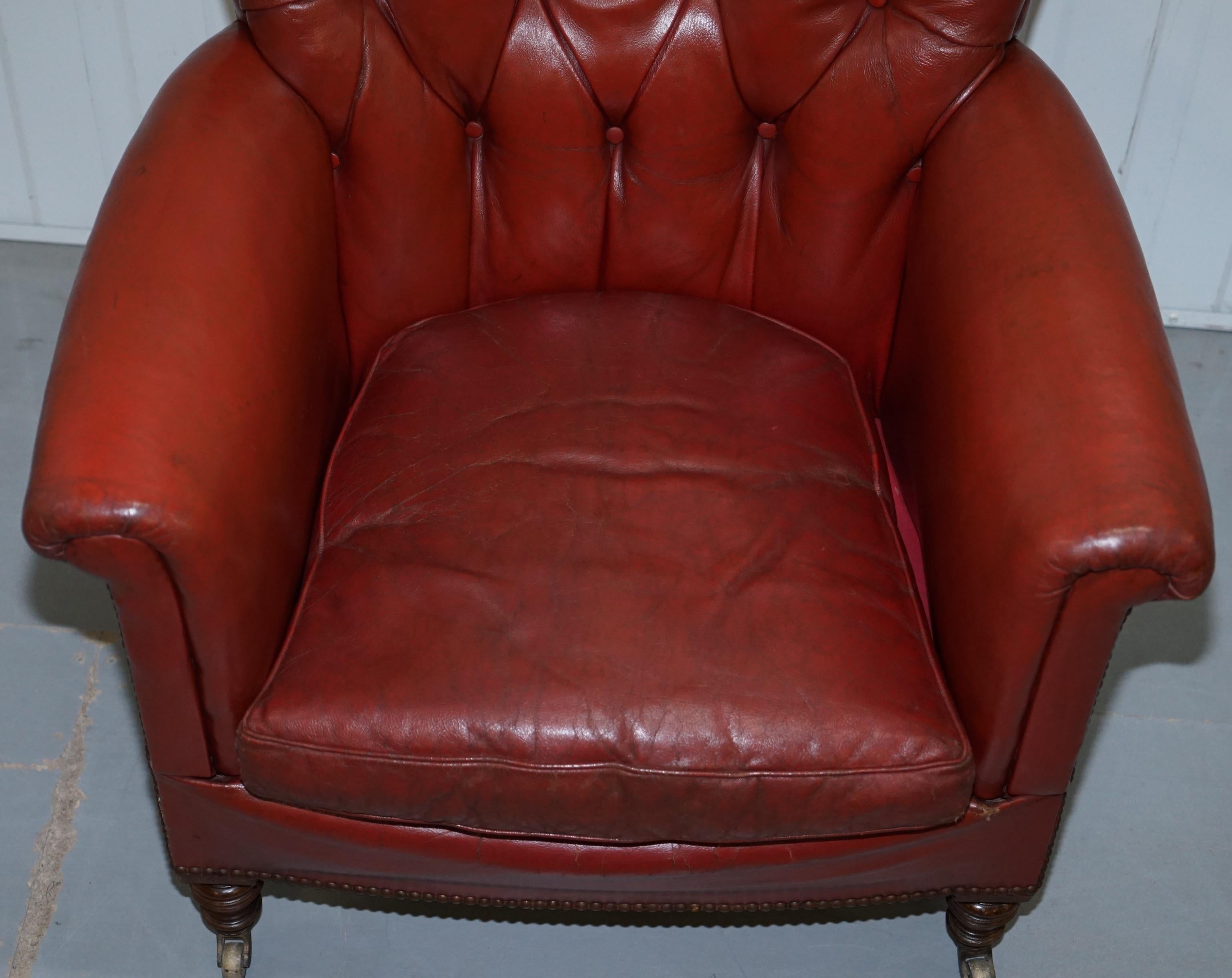 Howard Rod Stewart Essex Home Howard & Son's viktorianische Sessel aus blutrotem Leder (Spätes 19. Jahrhundert) im Angebot