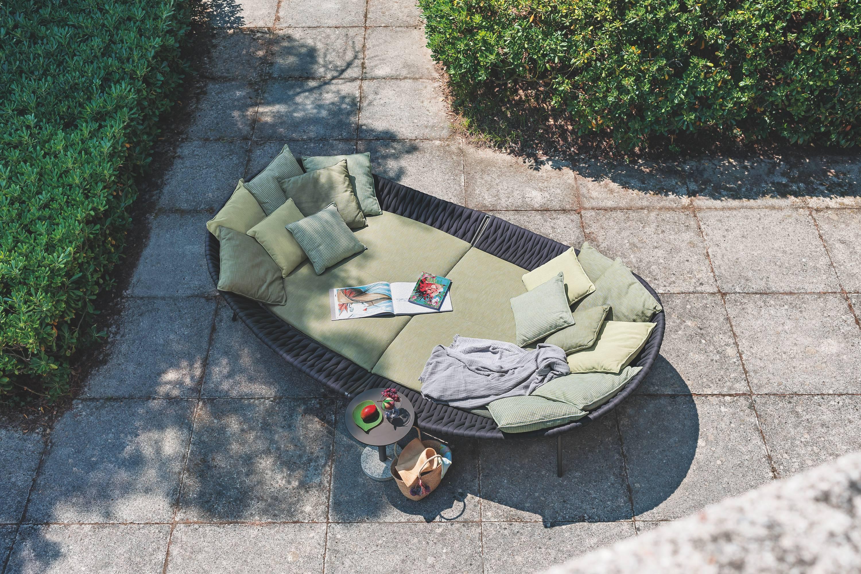 Italian Roda Arena Daybed or Lounge for Outdoors For Sale