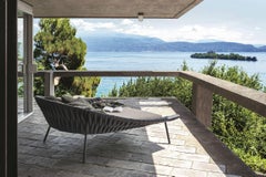 Roda Arena Tagesbett für den Außenbereich entworfen von Gordon Guillaumier