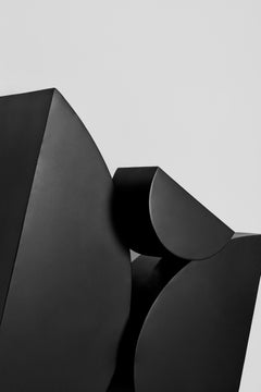 Abstrakte Skulptur aus Stahl und Autofarbe, schwarz -Balancing Act II-