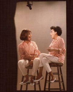 Barbra Streisand und Judy Garland Vintage-Farbfotografie Live TV Mitte des Jahrhunderts