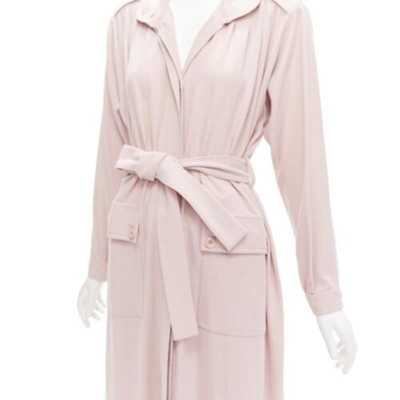 RODEBJER Odessa dusty pink belted long line robe jacket wide pants set XS
Reference: CELG/A00370
Brand: Rodebjer
Material: Polyester, Blend
Color: Pink
Pattern: Solid
Closure: Belt
Made in: Lithuania

CONDITION:
Condition: Good, this item was