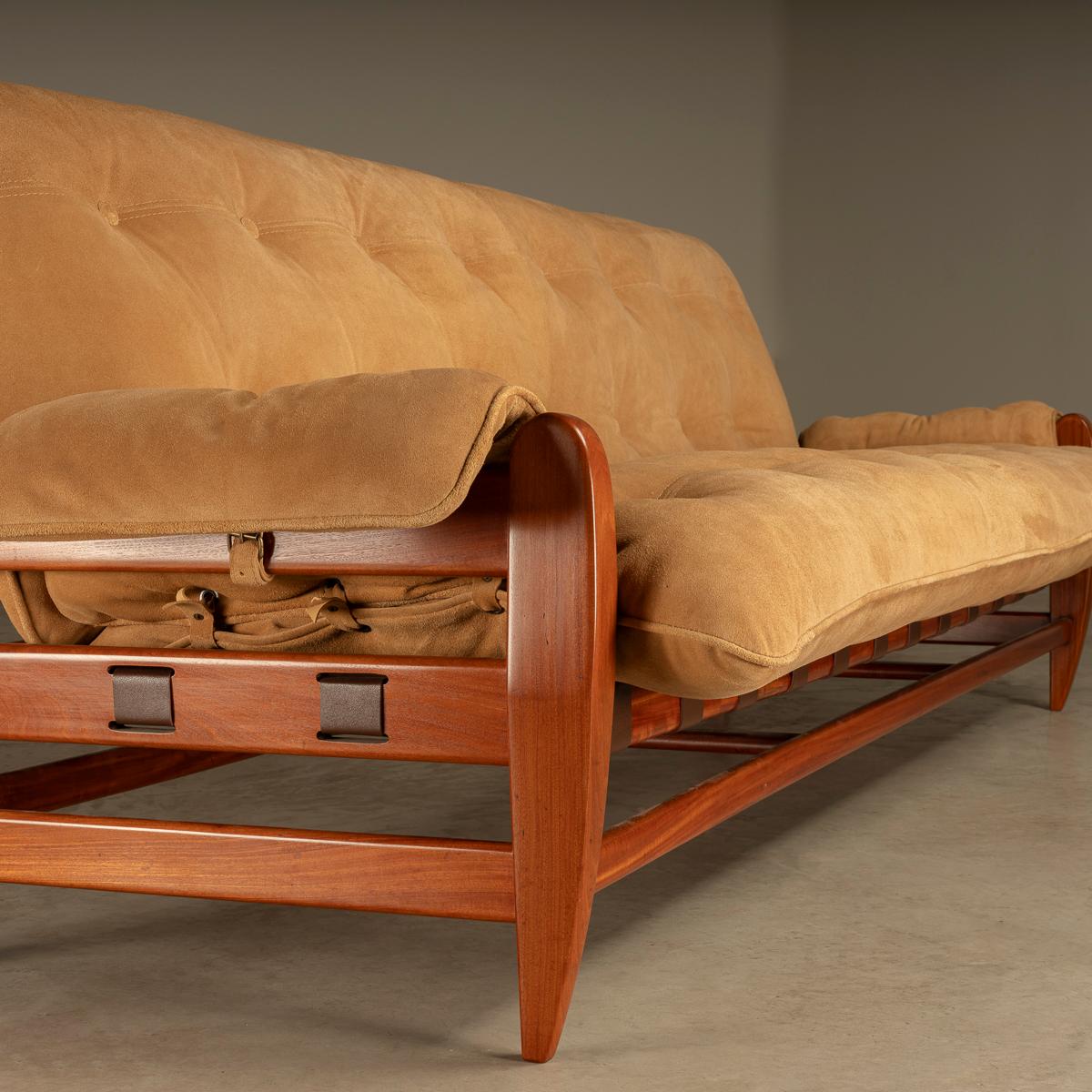 Sofá Rodeio en Madera Dura, de Jean Gillon, Brasileño Moderno de Mediados de Siglo Moderno de mediados de siglo en venta