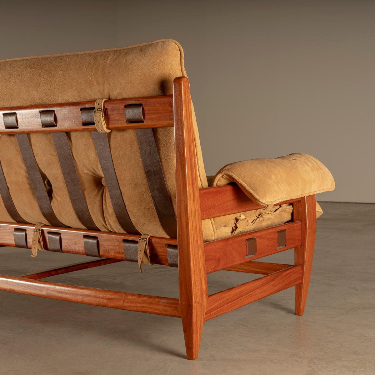 Sofá Rodeio en Madera Dura, de Jean Gillon, Brasileño Moderno de Mediados de Siglo en Bueno estado para la venta en Sao Paulo, SP