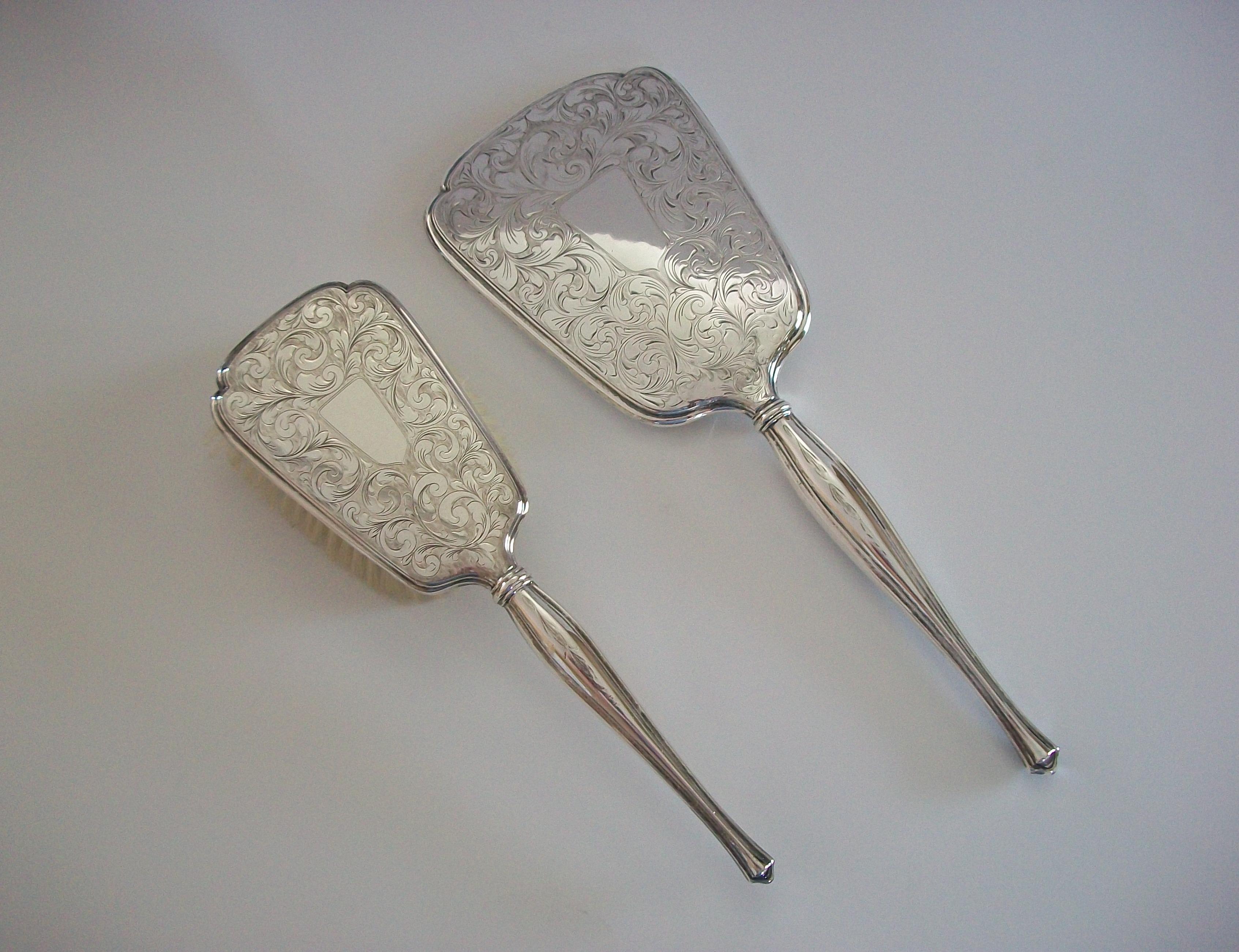 RODEN BROTHERS - Edwardian Sterling Silver Grooming Set - Canada - Circa 1910 For Sale 4