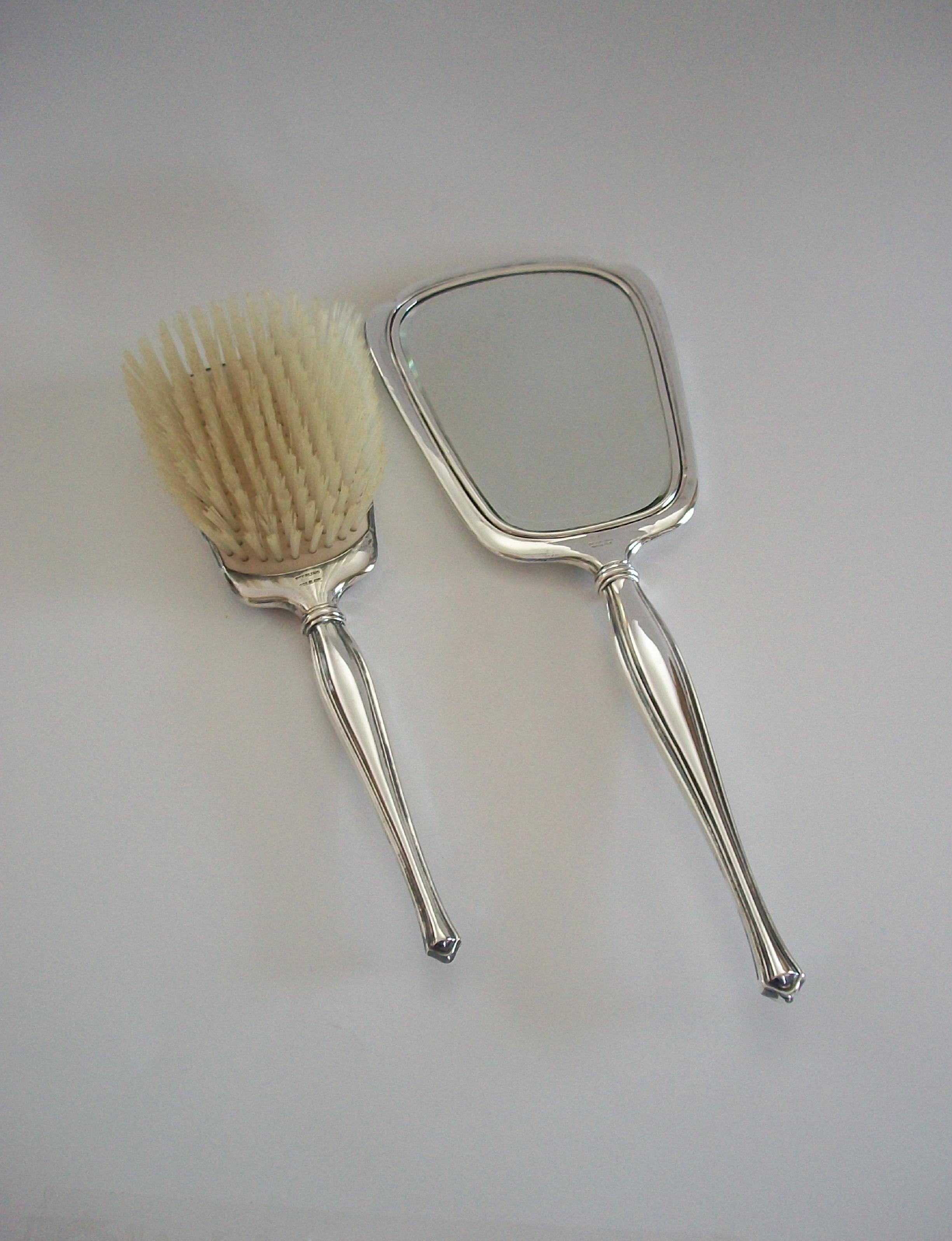 RODEN BROTHERS - Edwardian Sterling Silver Grooming Set - Canada - Circa 1910 For Sale 5