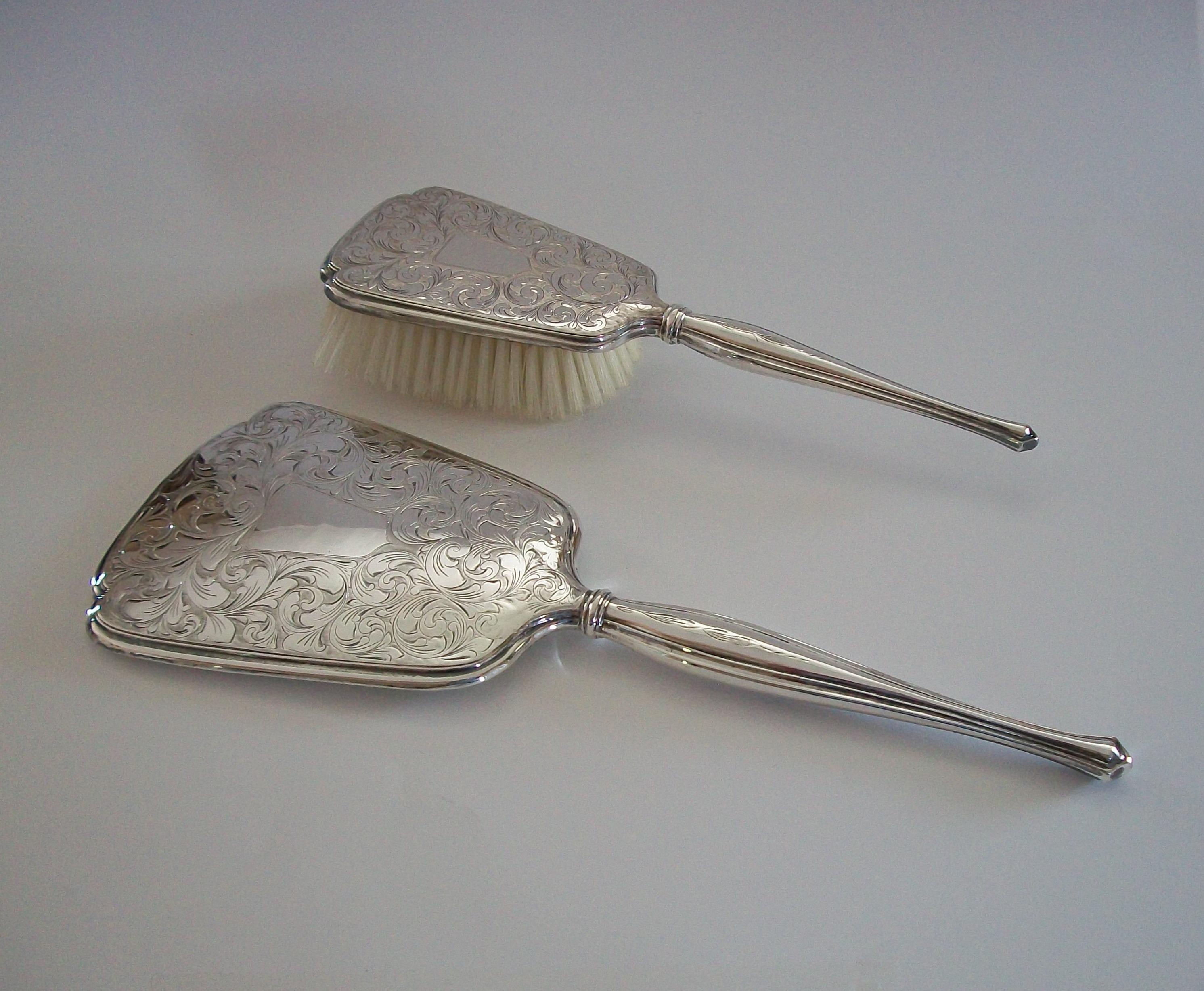 RODEN BROTHERS - Edwardian Sterling Silver Grooming Set - Canada - Circa 1910 For Sale 6