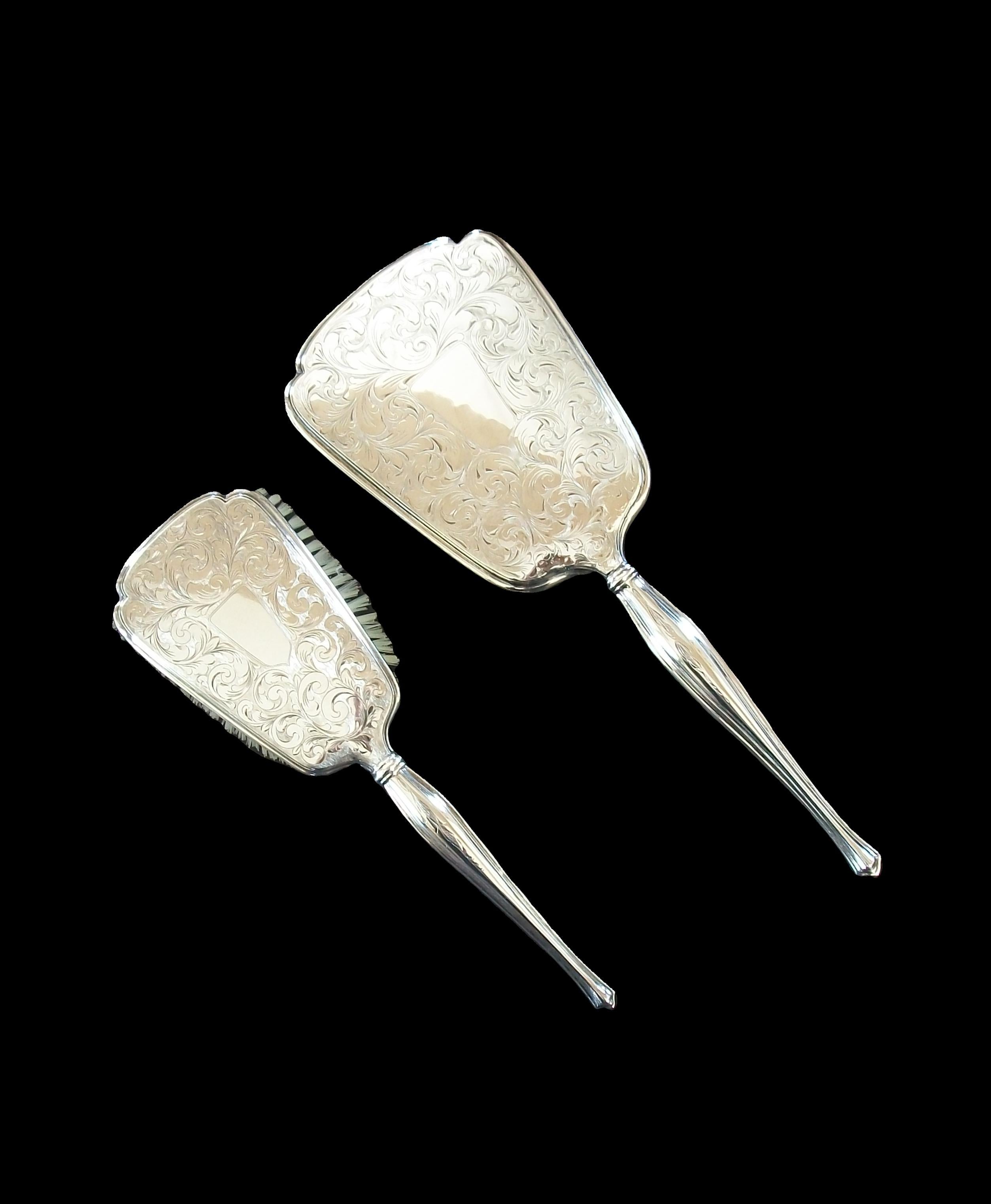 RODEN BROTHERS - Edwardian Sterling Silver Grooming Set - Canada - Circa 1910 In Good Condition For Sale In Chatham, ON