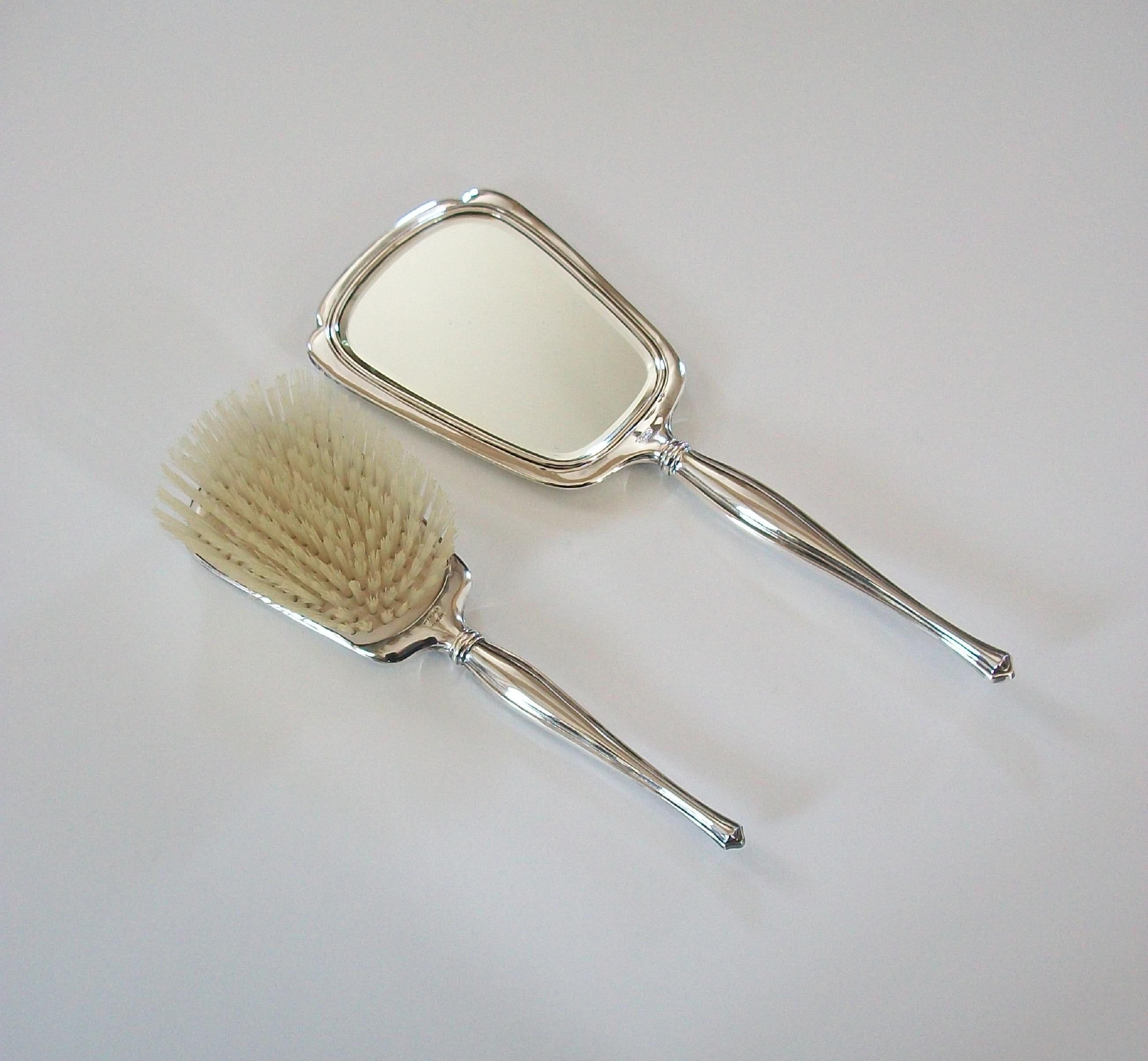 RODEN BROTHERS - Edwardian Sterling Silver Grooming Set - Canada - Circa 1910 For Sale 2