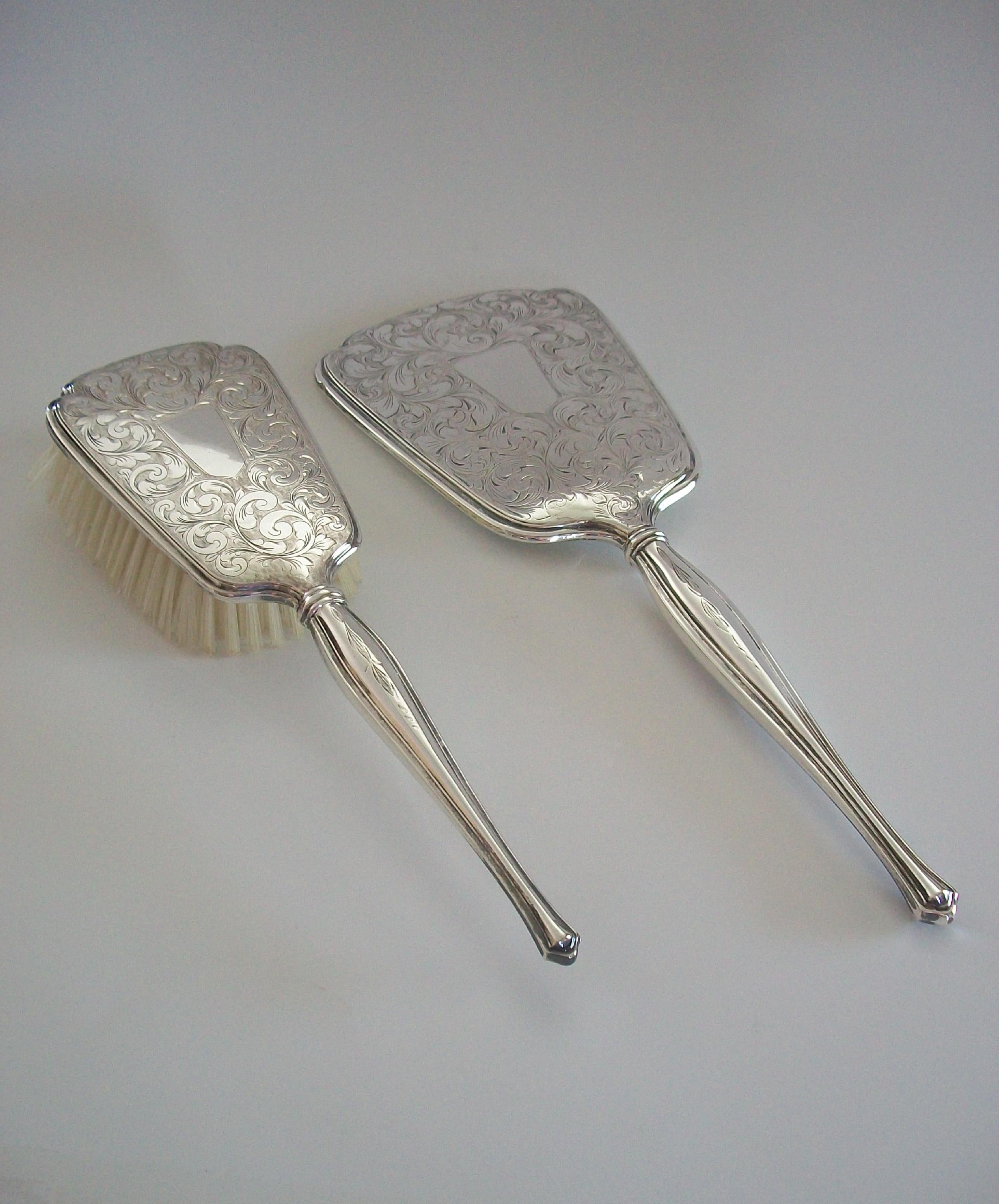 RODEN BROTHERS - Edwardian Sterling Silver Grooming Set - Canada - Circa 1910 For Sale 3