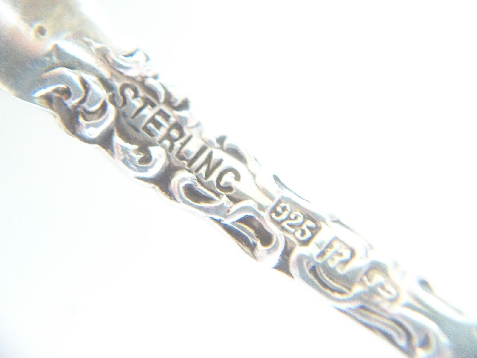 RODEN BROTHERS - Louis XV - Sterling Silver Serving Spoon - Canada - Circa 1910 For Sale 1