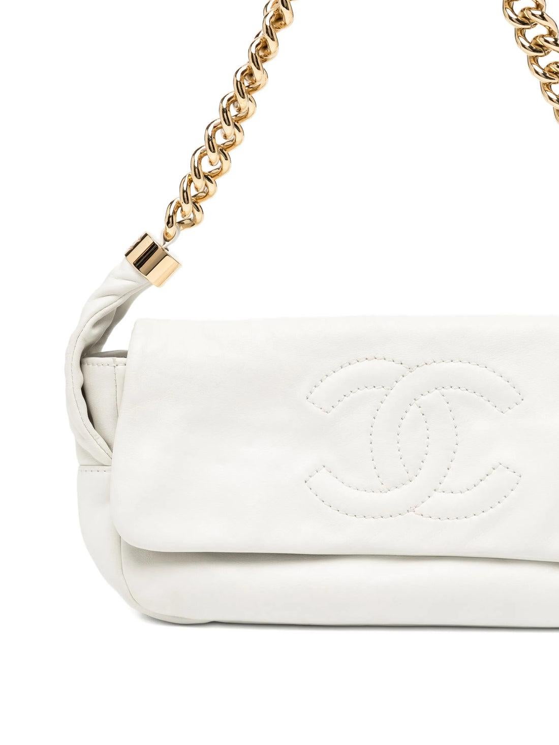 Chanel Rodeo Drive Klappentasche Weiß im Zustand „Relativ gut“ im Angebot in London, GB