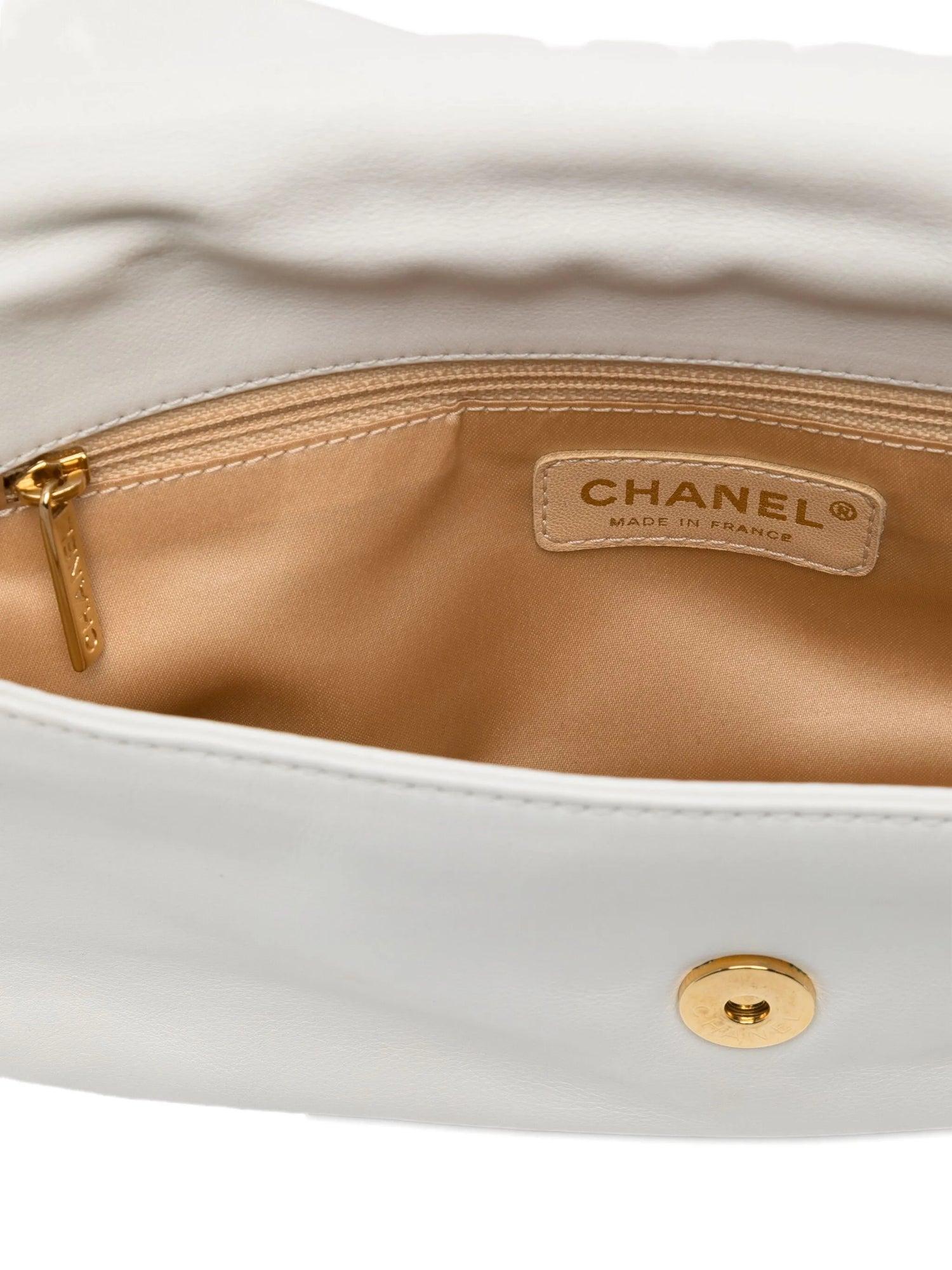 Chanel Rodeo Drive Klappentasche Weiß für Damen oder Herren im Angebot