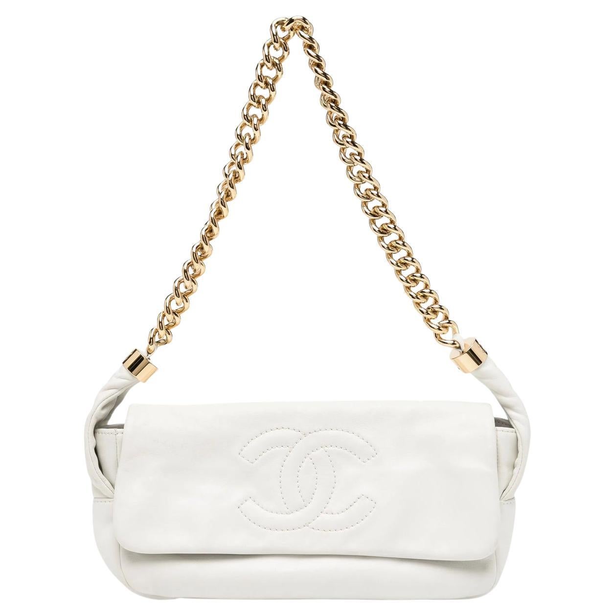 Does Chanel have white dust bags?