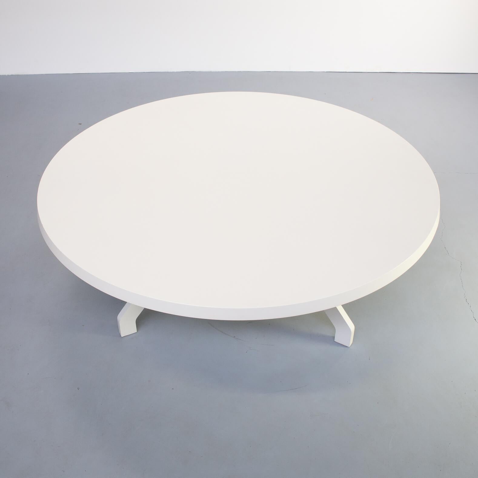 Modern Roderick VOS 'popov’ Round Dining Table for Linteloo For Sale